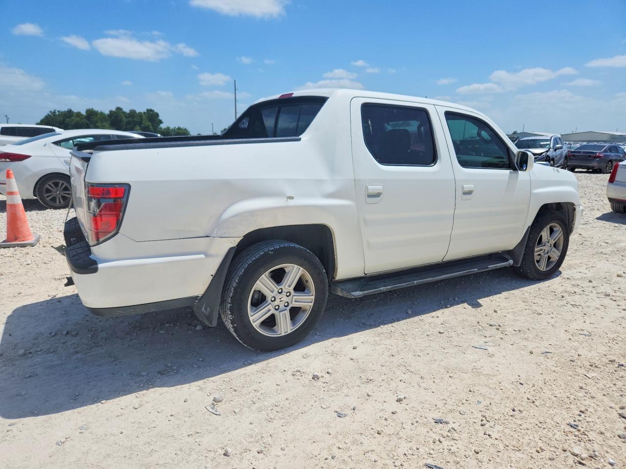 2013 Honda Ridgeline Rtl White vin: 5FPYK1F57DB019018
