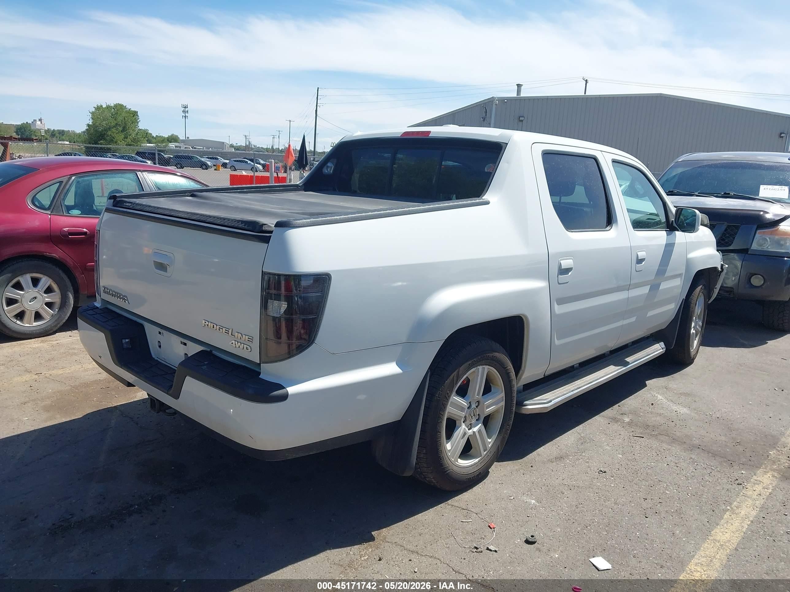 2013 Honda Ridgeline Rtl White vin: 5FPYK1F58DB010599