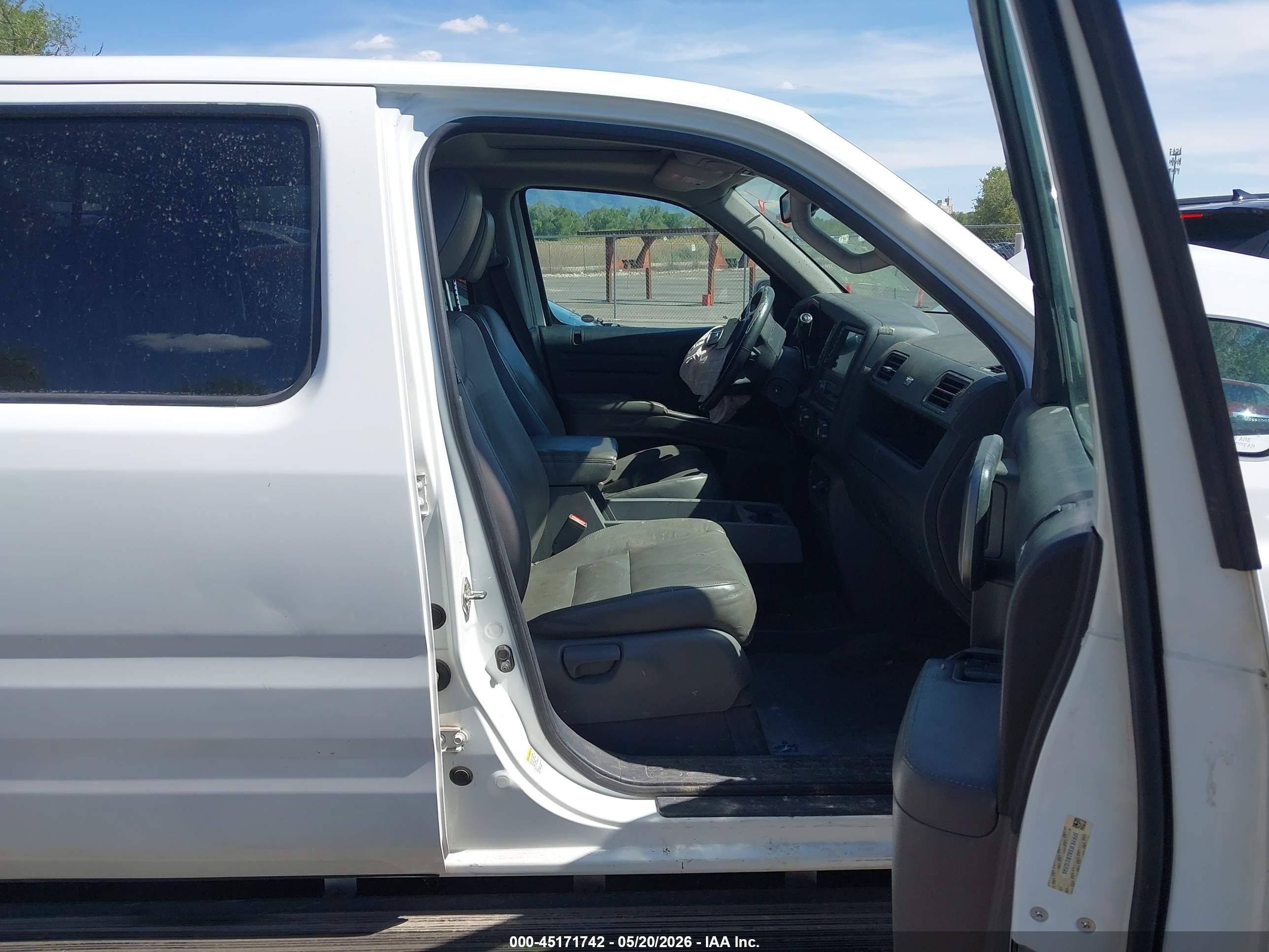 2013 Honda Ridgeline Rtl White vin: 5FPYK1F58DB010599