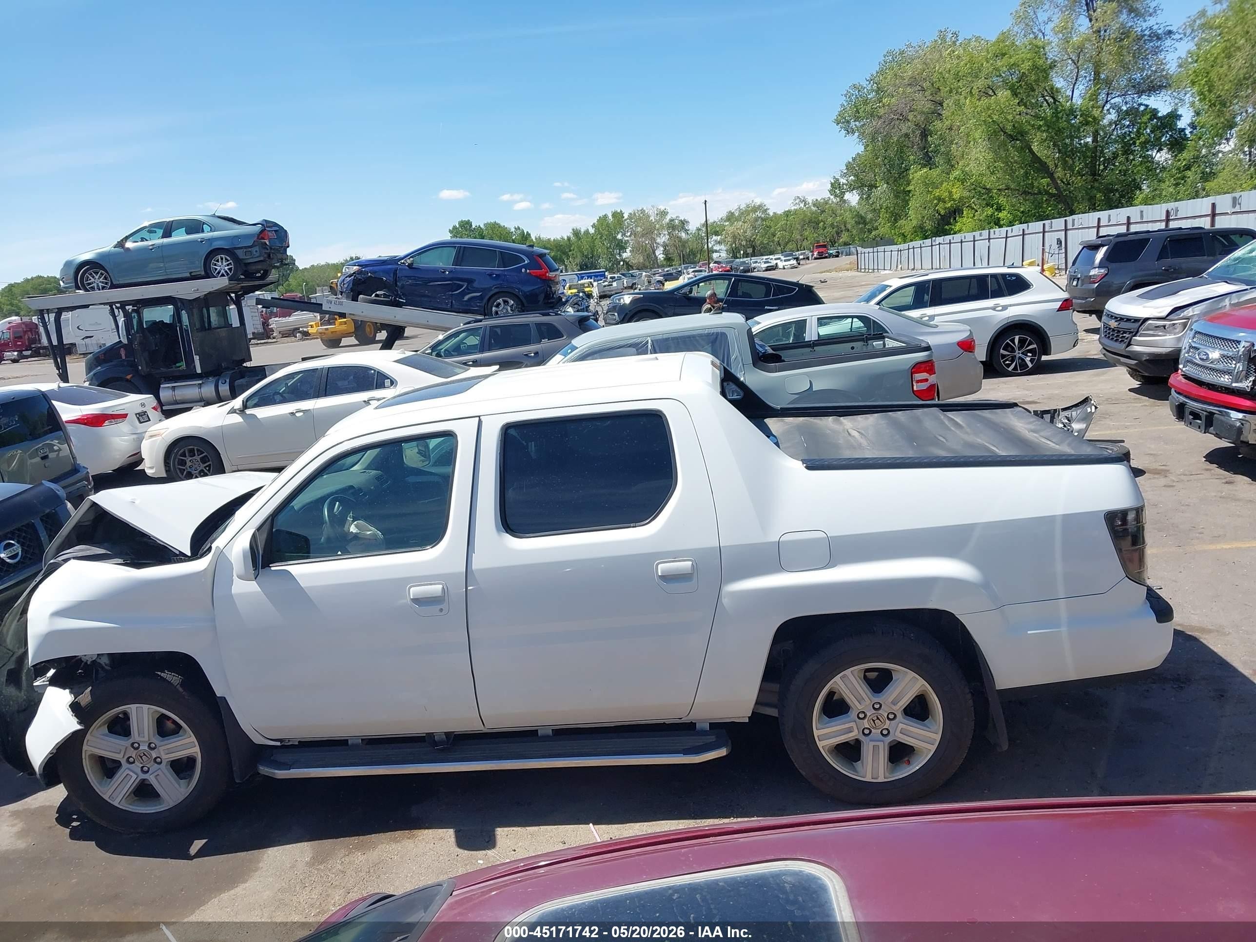 2013 Honda Ridgeline Rtl White vin: 5FPYK1F58DB010599