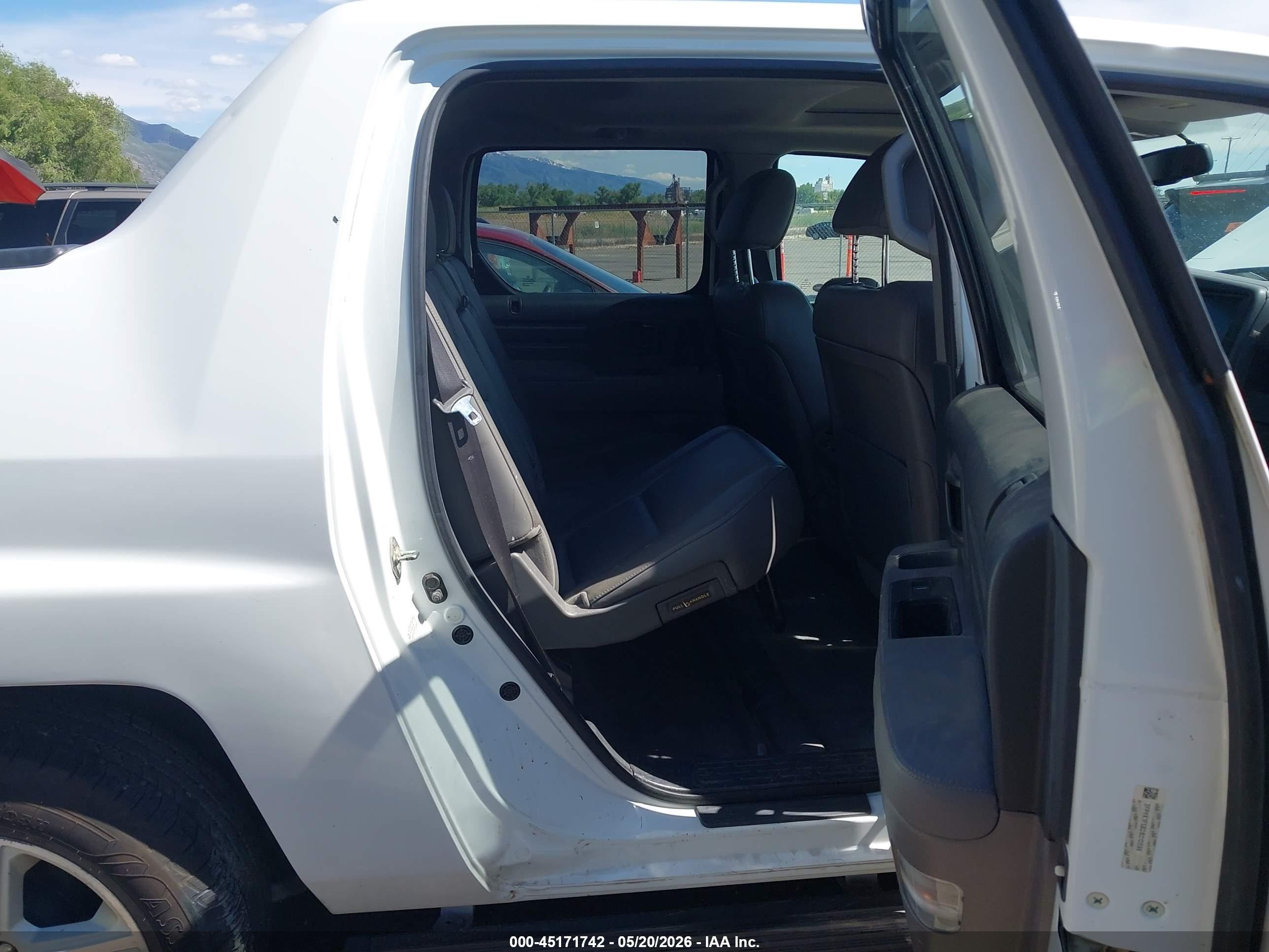 2013 Honda Ridgeline Rtl White vin: 5FPYK1F58DB010599