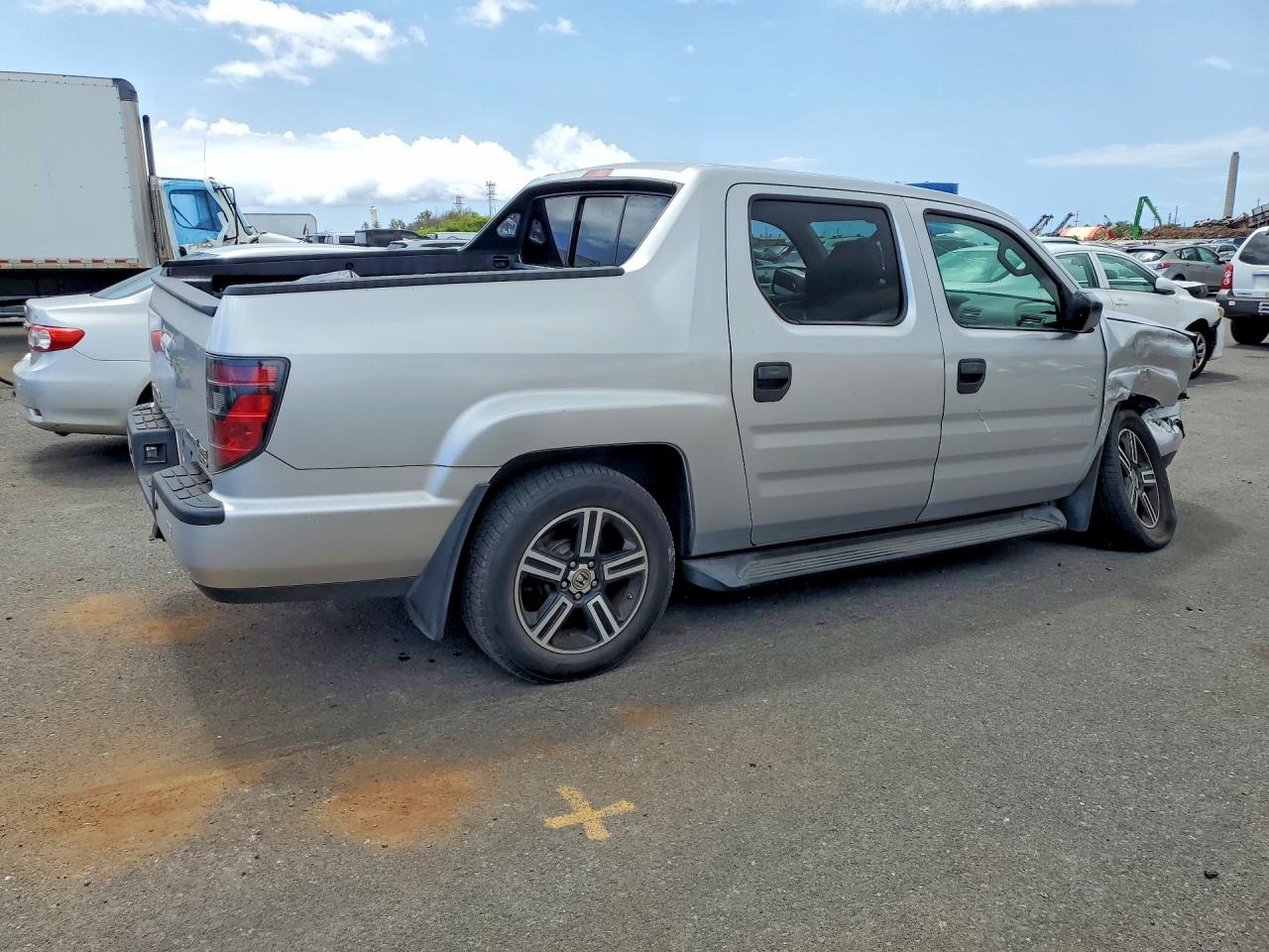 2013 Honda Ridgeline Sport Silver vin: 5FPYK1F71DB017461