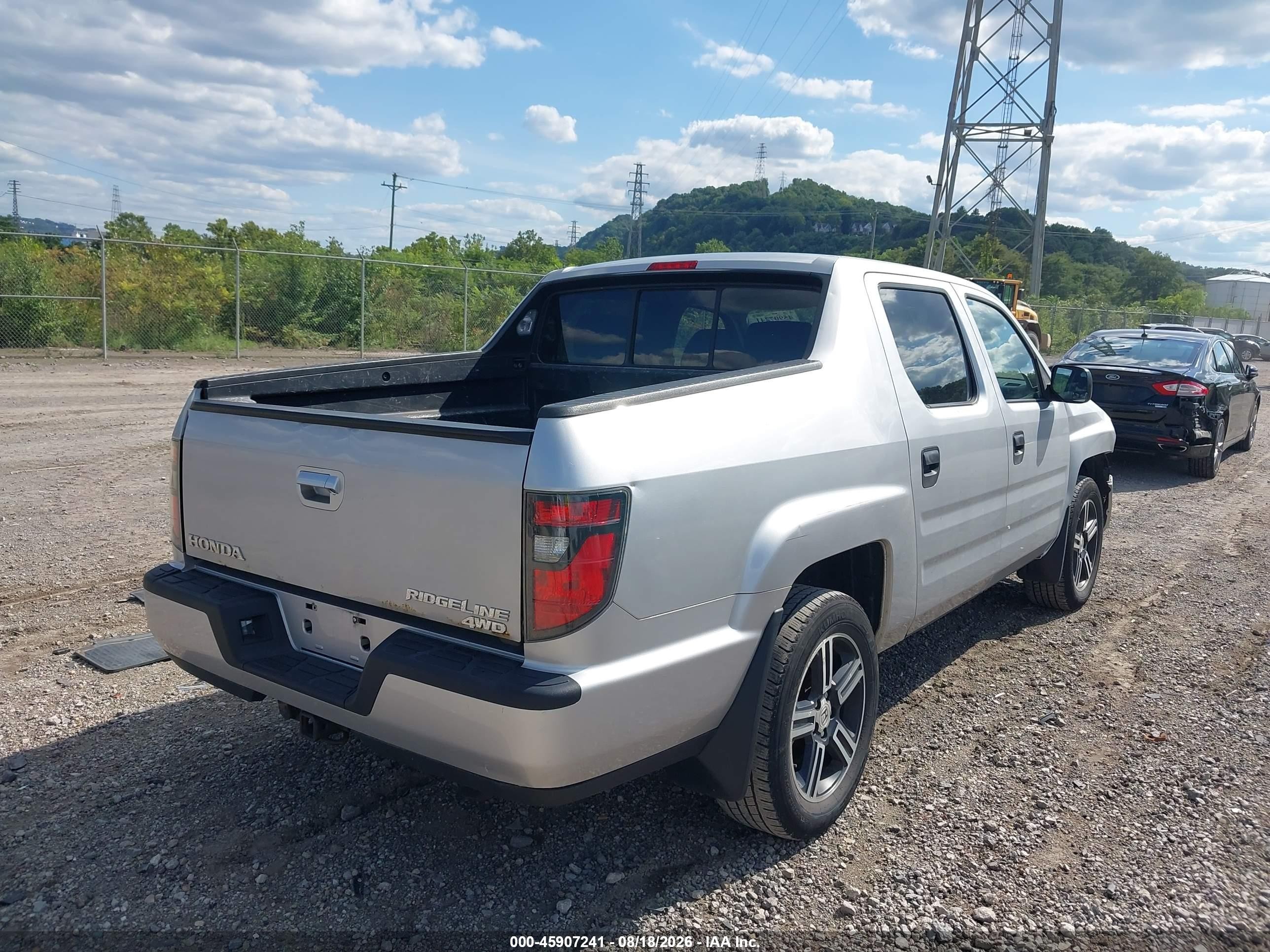 2014 Honda Ridgeline Sport Silver vin: 5FPYK1F72EB001500
