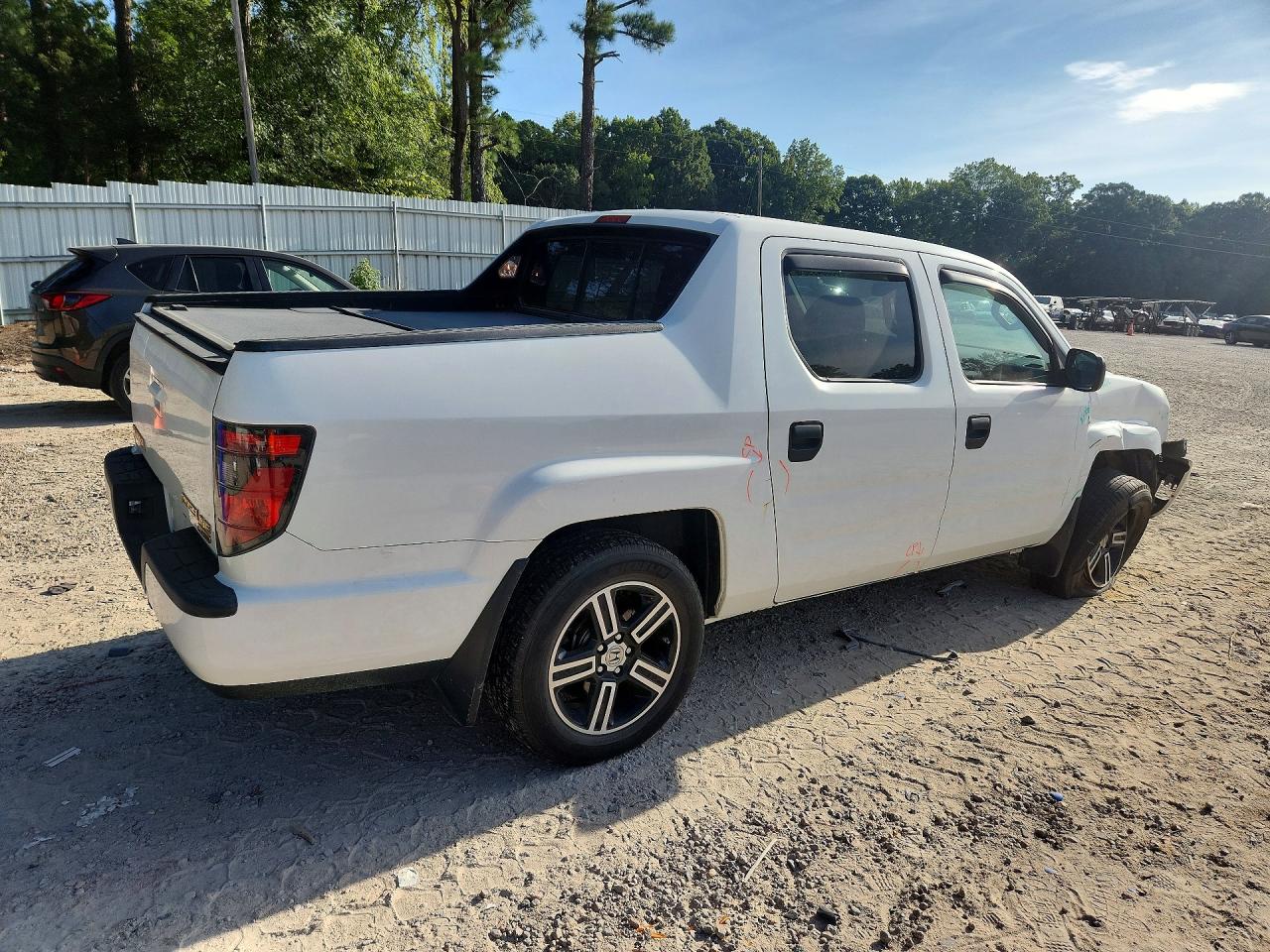 2014 Honda Ridgeline Sport White vin: 5FPYK1F72EB012514