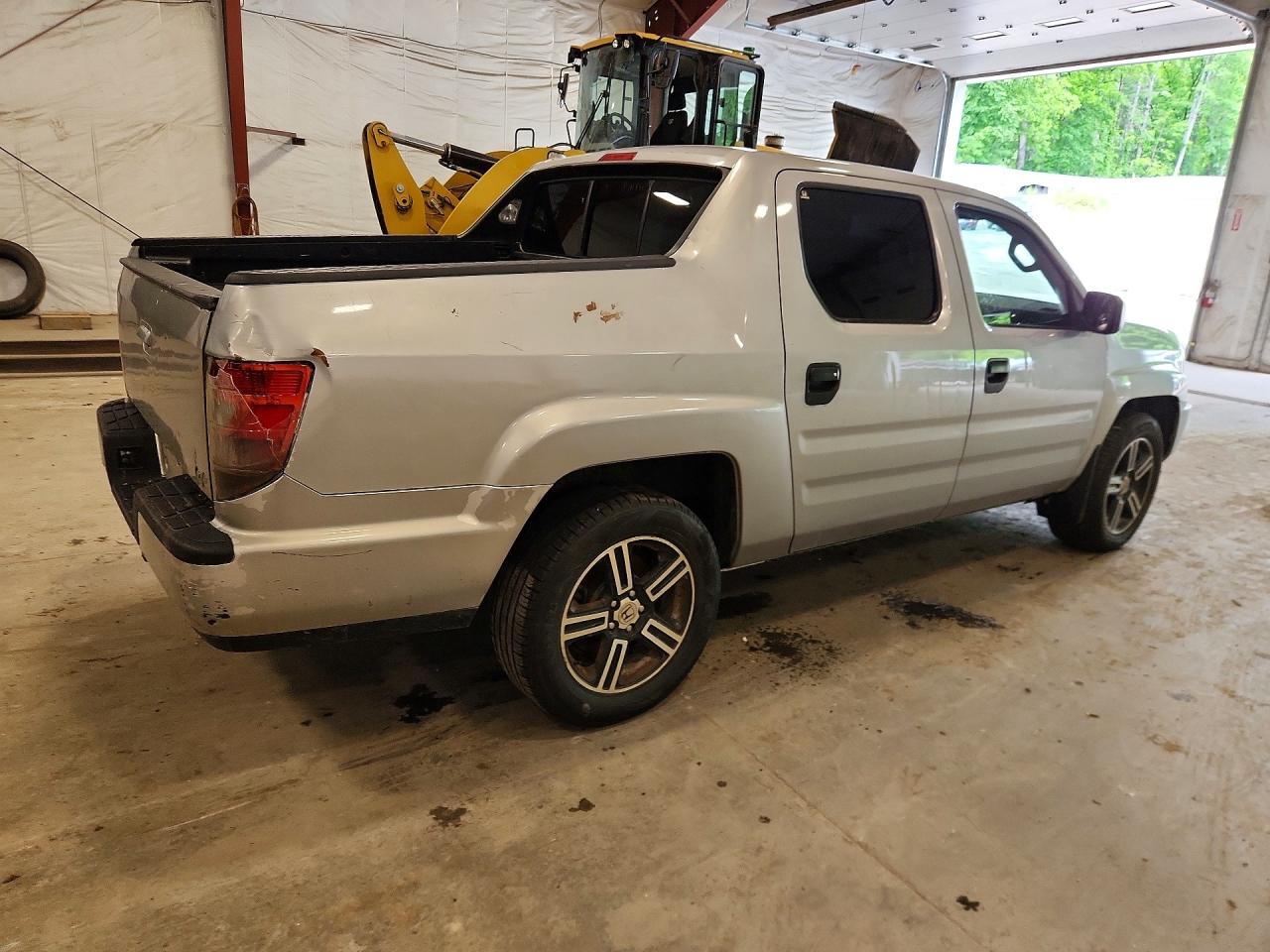 2014 Honda Ridgeline Sport Silver vin: 5FPYK1F73EB006415