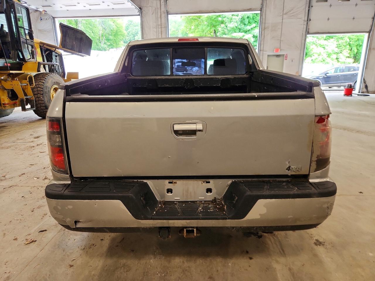 2014 Honda Ridgeline Sport Silver vin: 5FPYK1F73EB006415