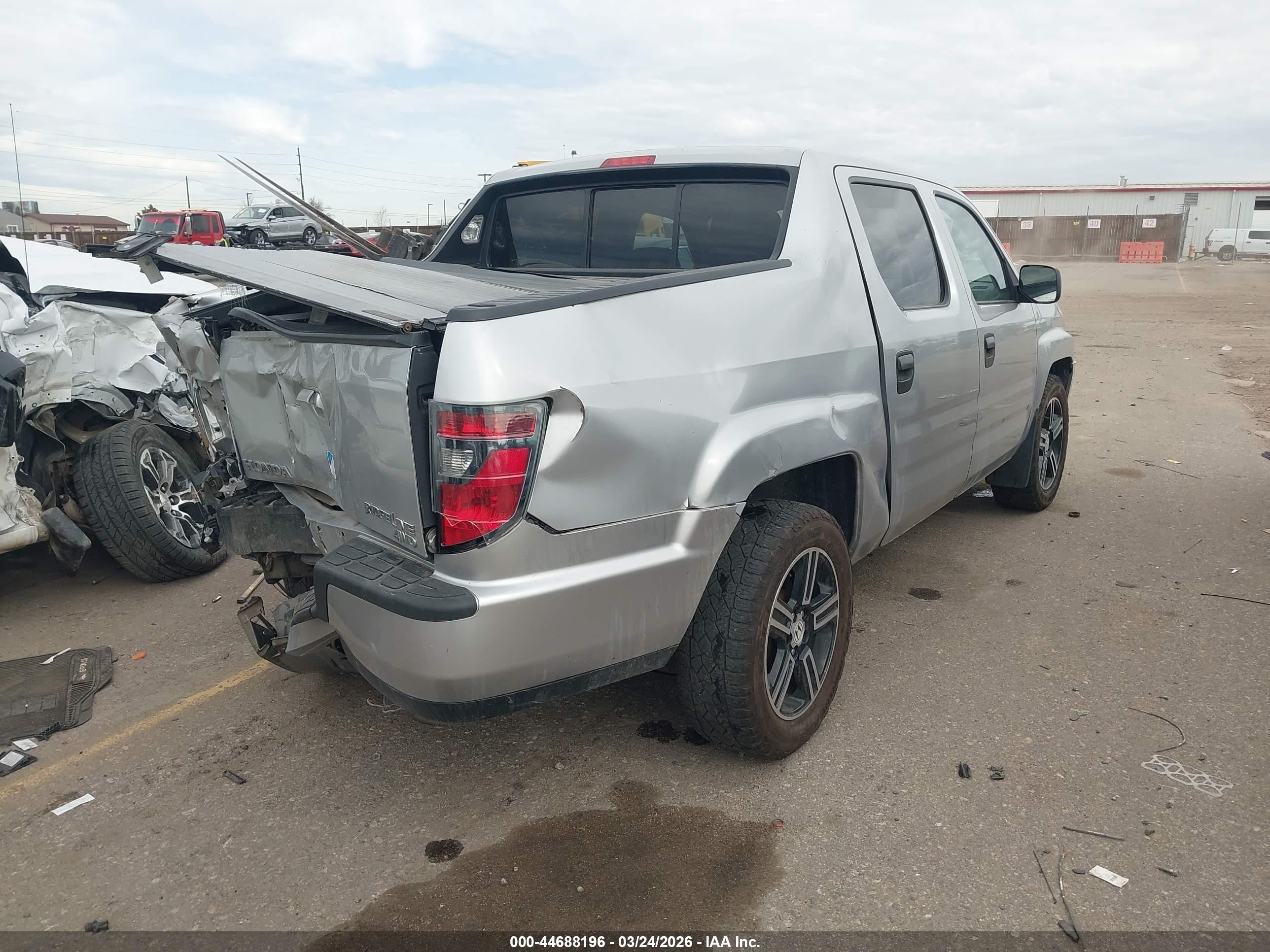 2014 Honda Ridgeline Sport Silver vin: 5FPYK1F74EB011994