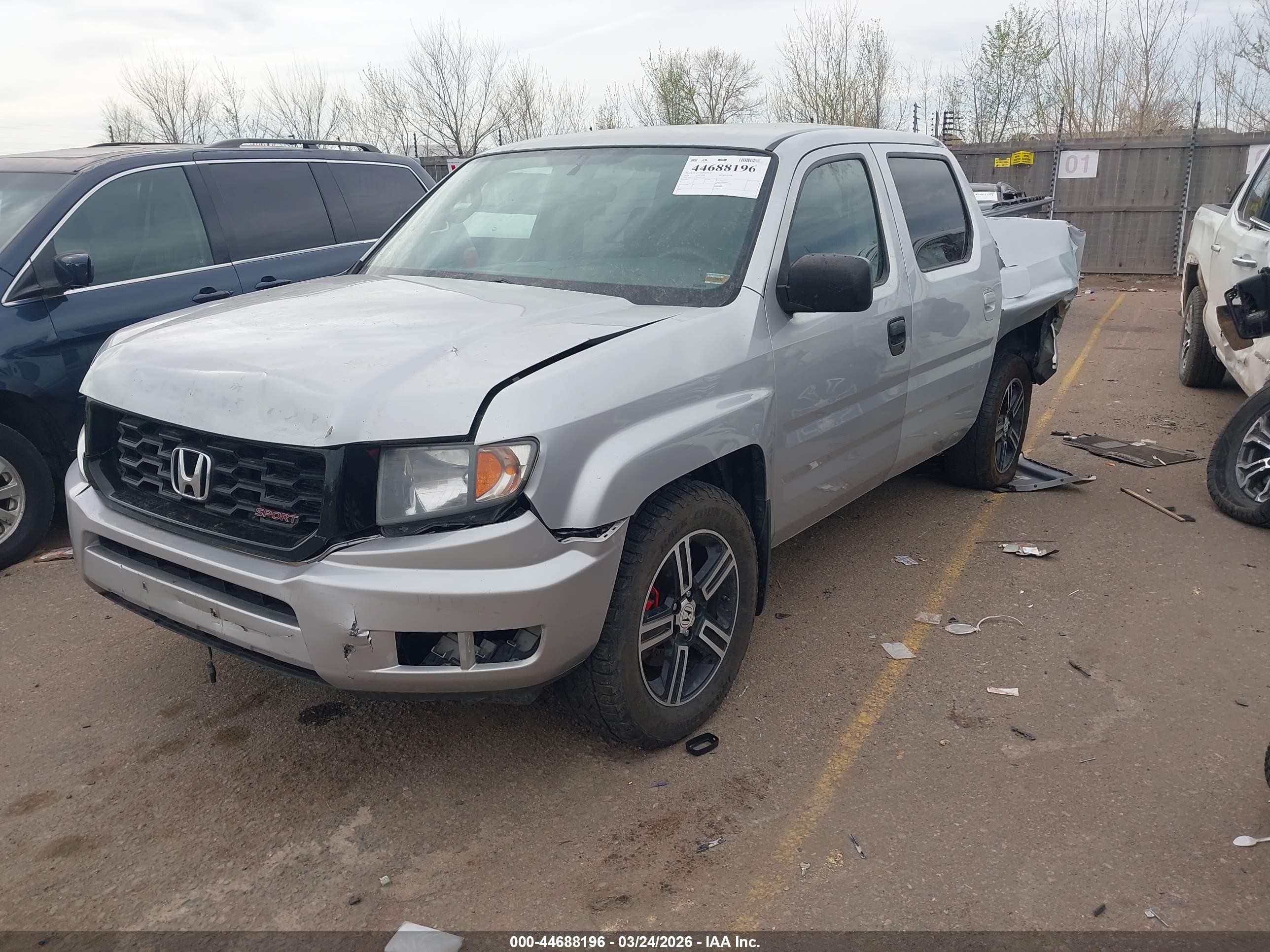 2014 Honda Ridgeline Sport Silver vin: 5FPYK1F74EB011994