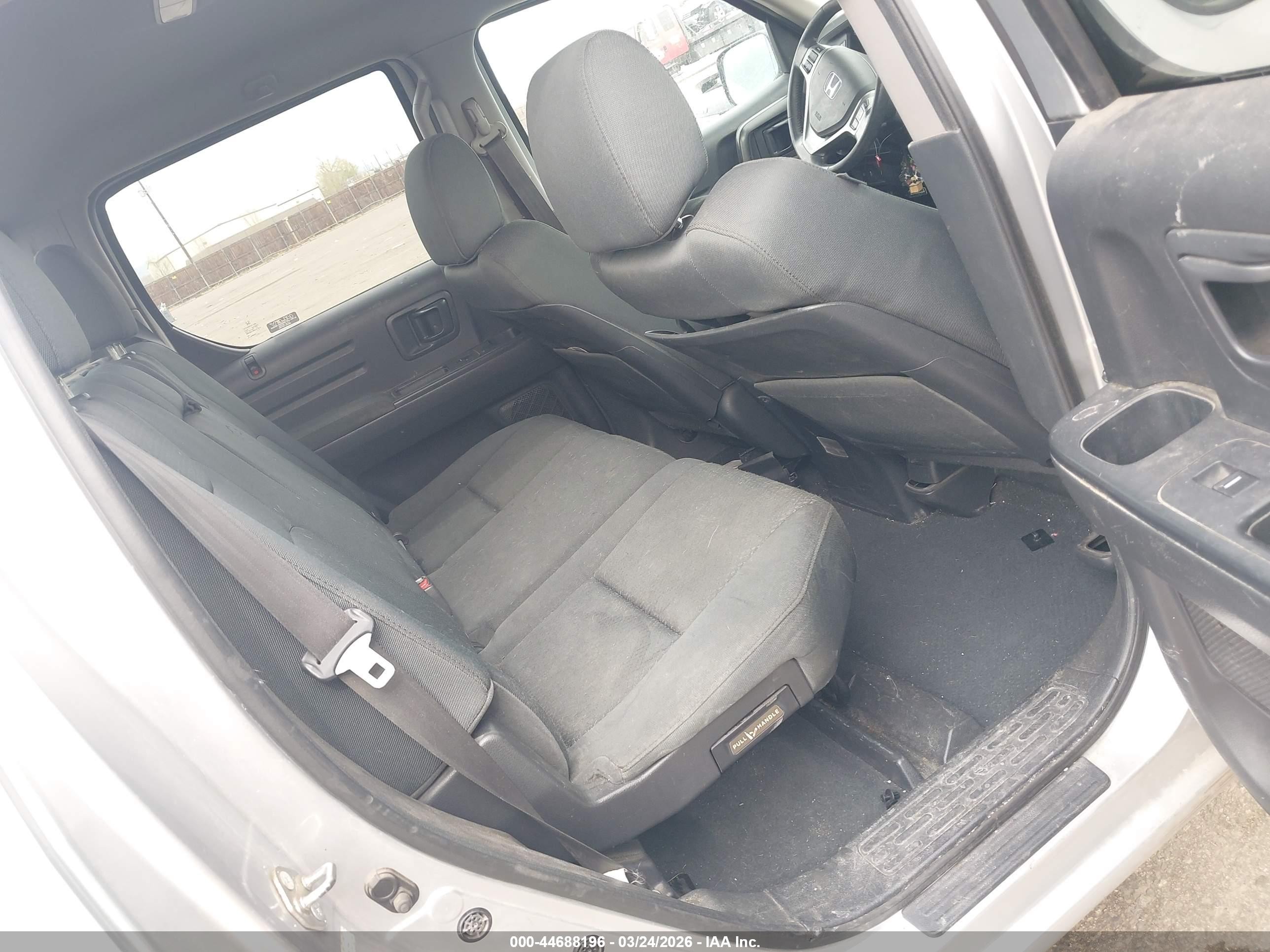 2014 Honda Ridgeline Sport Silver vin: 5FPYK1F74EB011994