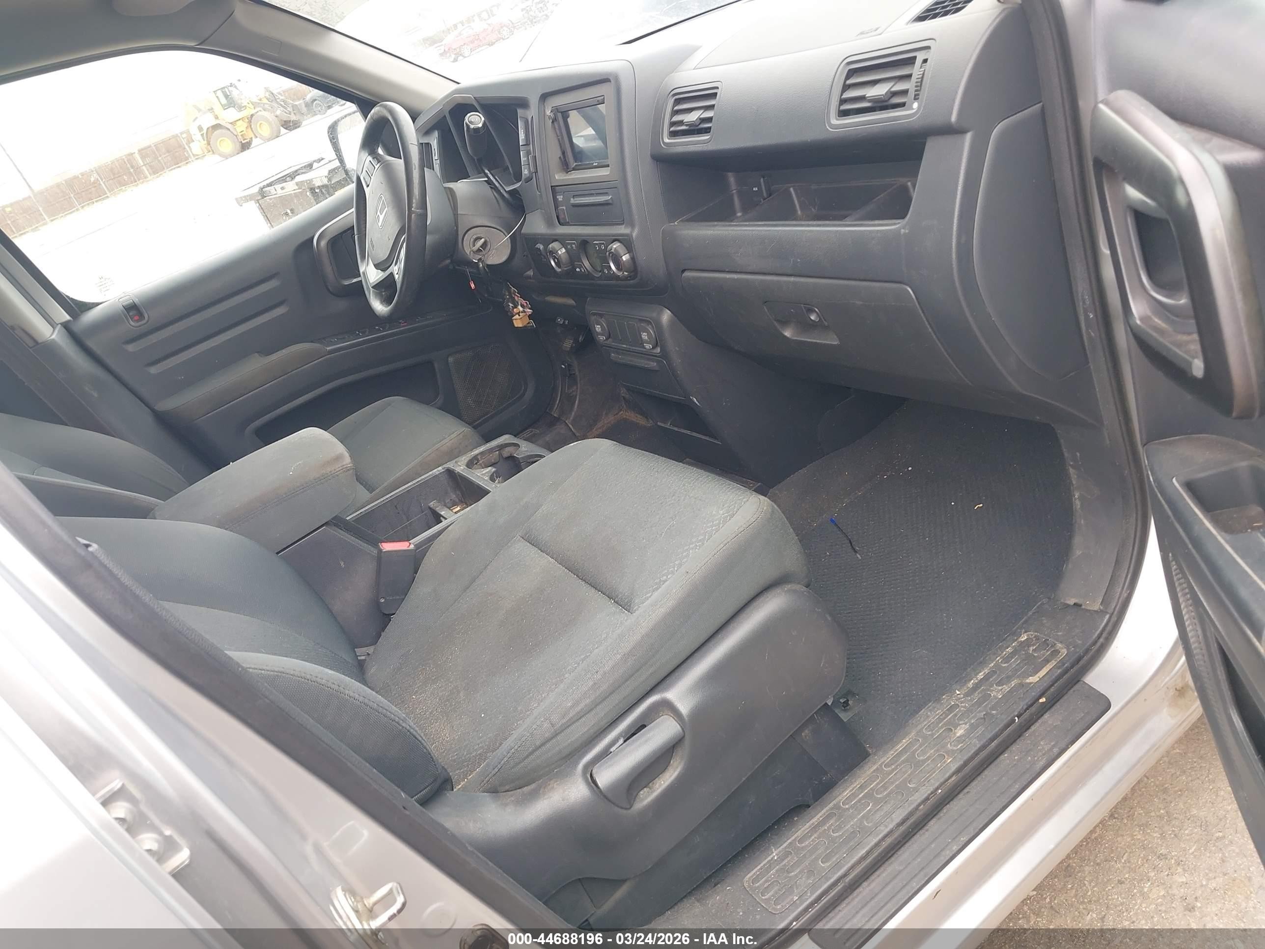 2014 Honda Ridgeline Sport Silver vin: 5FPYK1F74EB011994