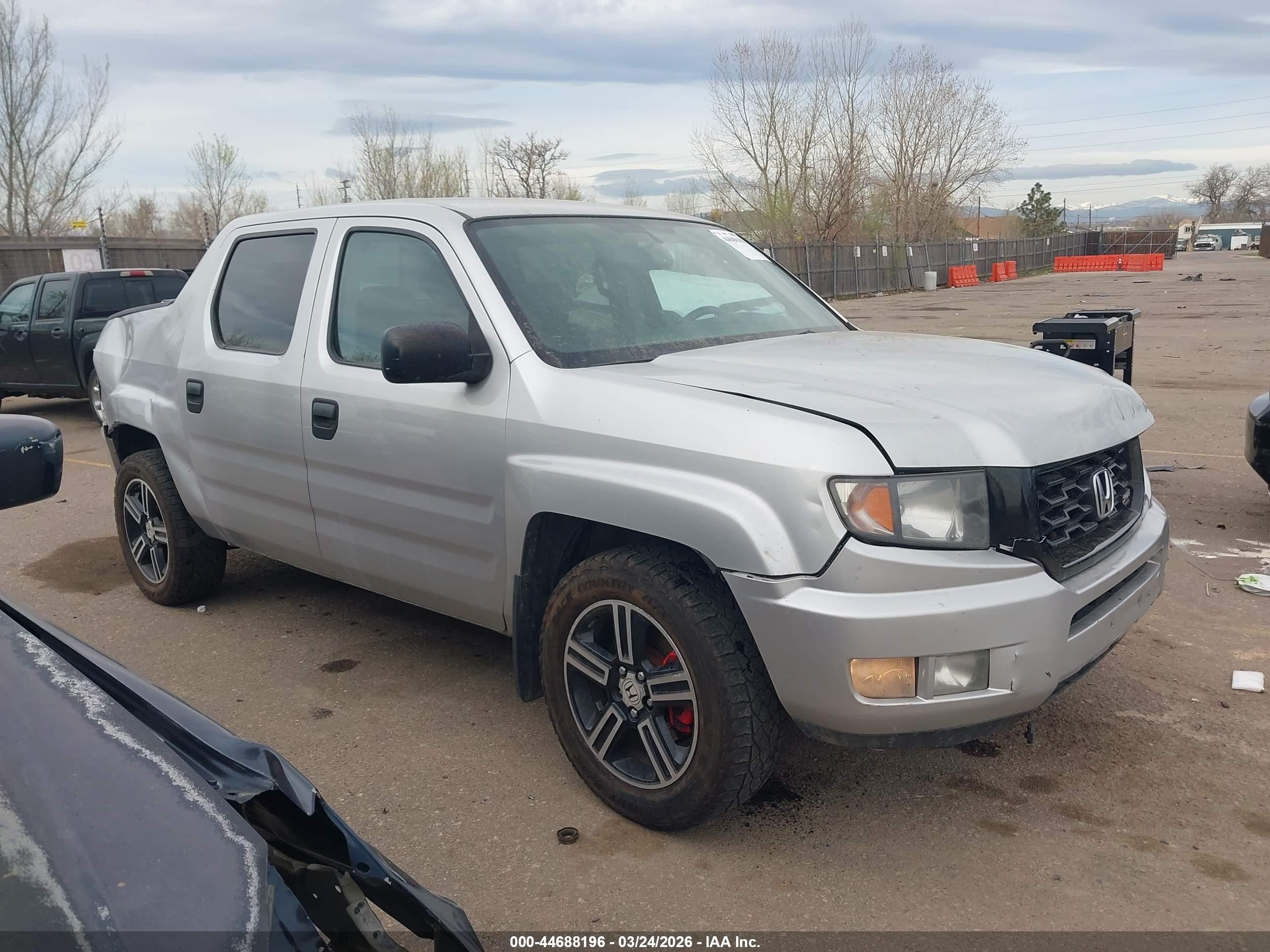 2014 Honda Ridgeline Sport Silver vin: 5FPYK1F74EB011994