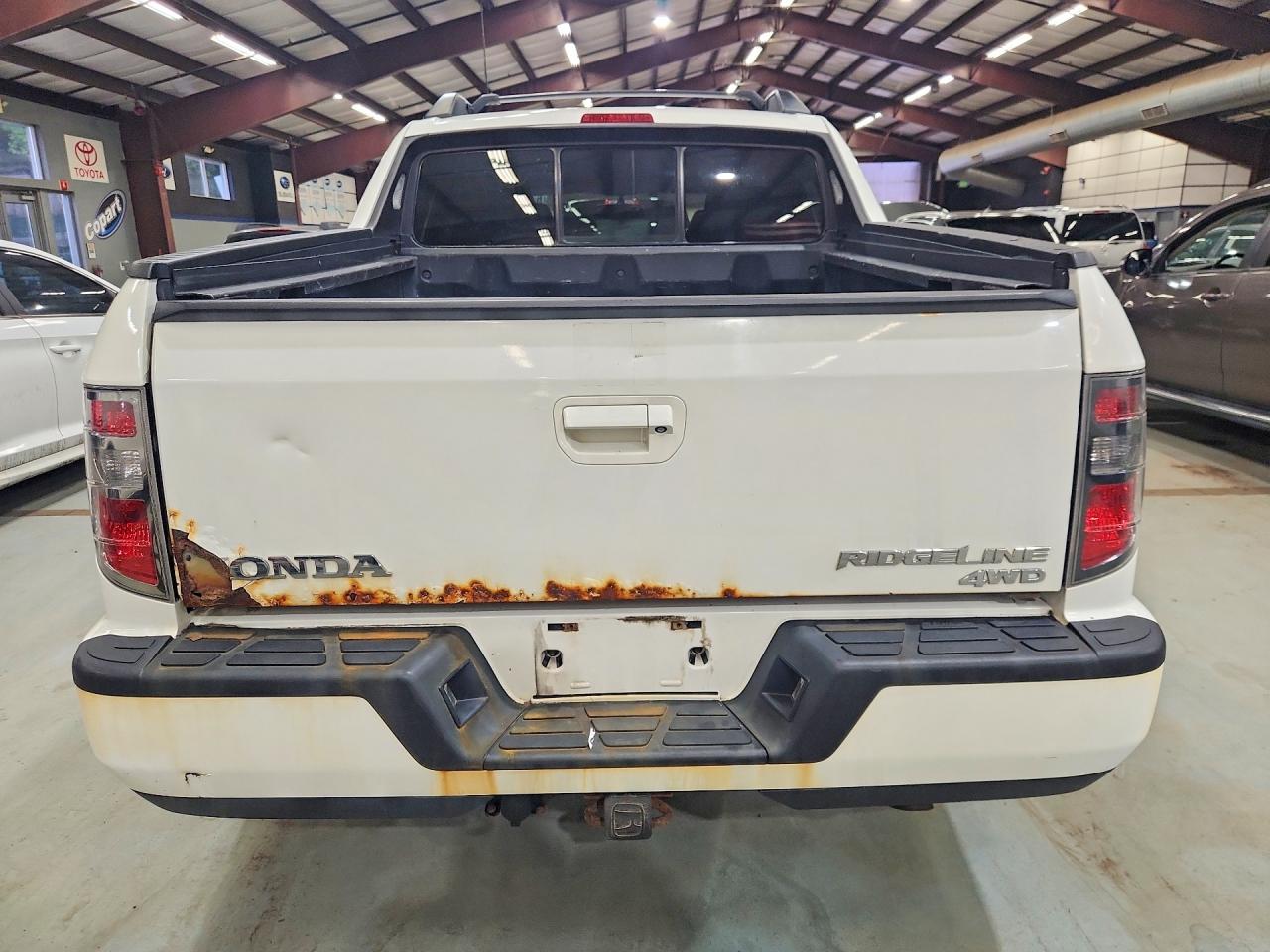 2014 Honda Ridgeline Sport White vin: 5FPYK1F77EB009706