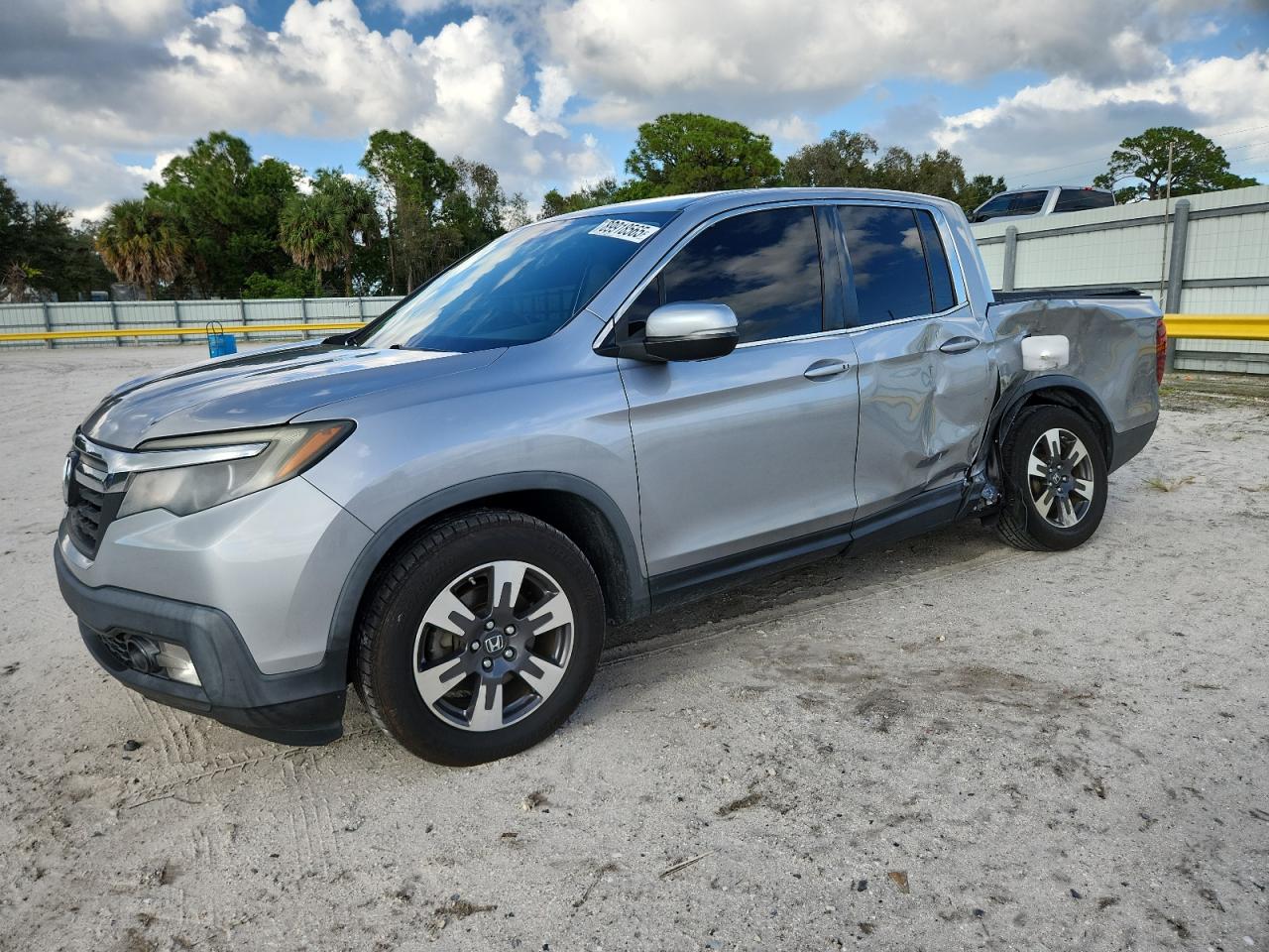 2018 Honda Ridgeline Rtl Silver vin: 5FPYK2F50JB001798