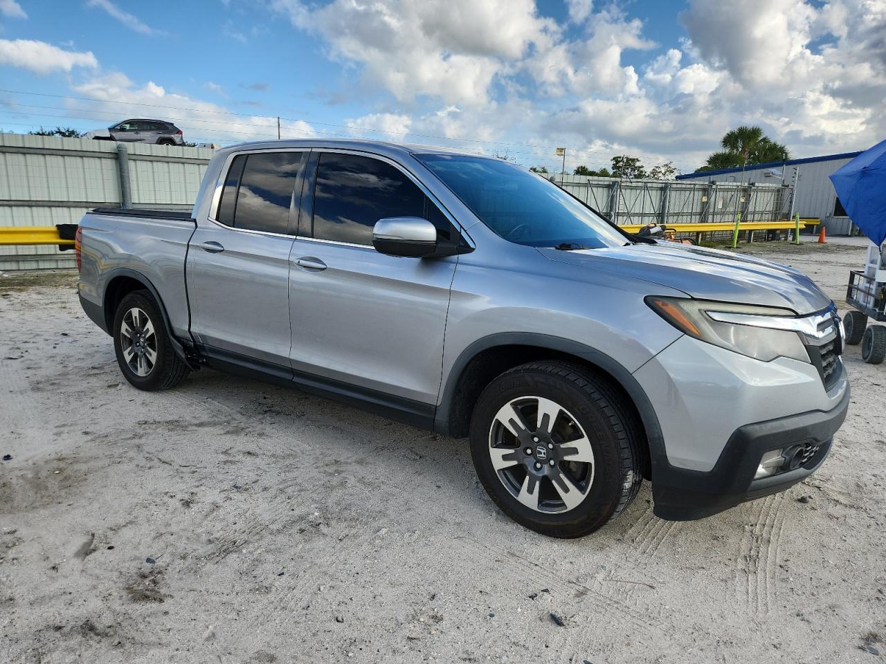 2018 Honda Ridgeline Rtl Silver vin: 5FPYK2F50JB001798