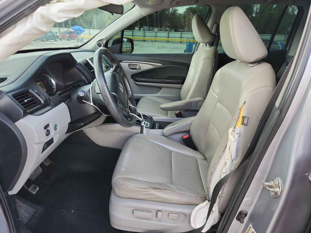 2018 Honda Ridgeline Rtl Silver vin: 5FPYK2F50JB001798
