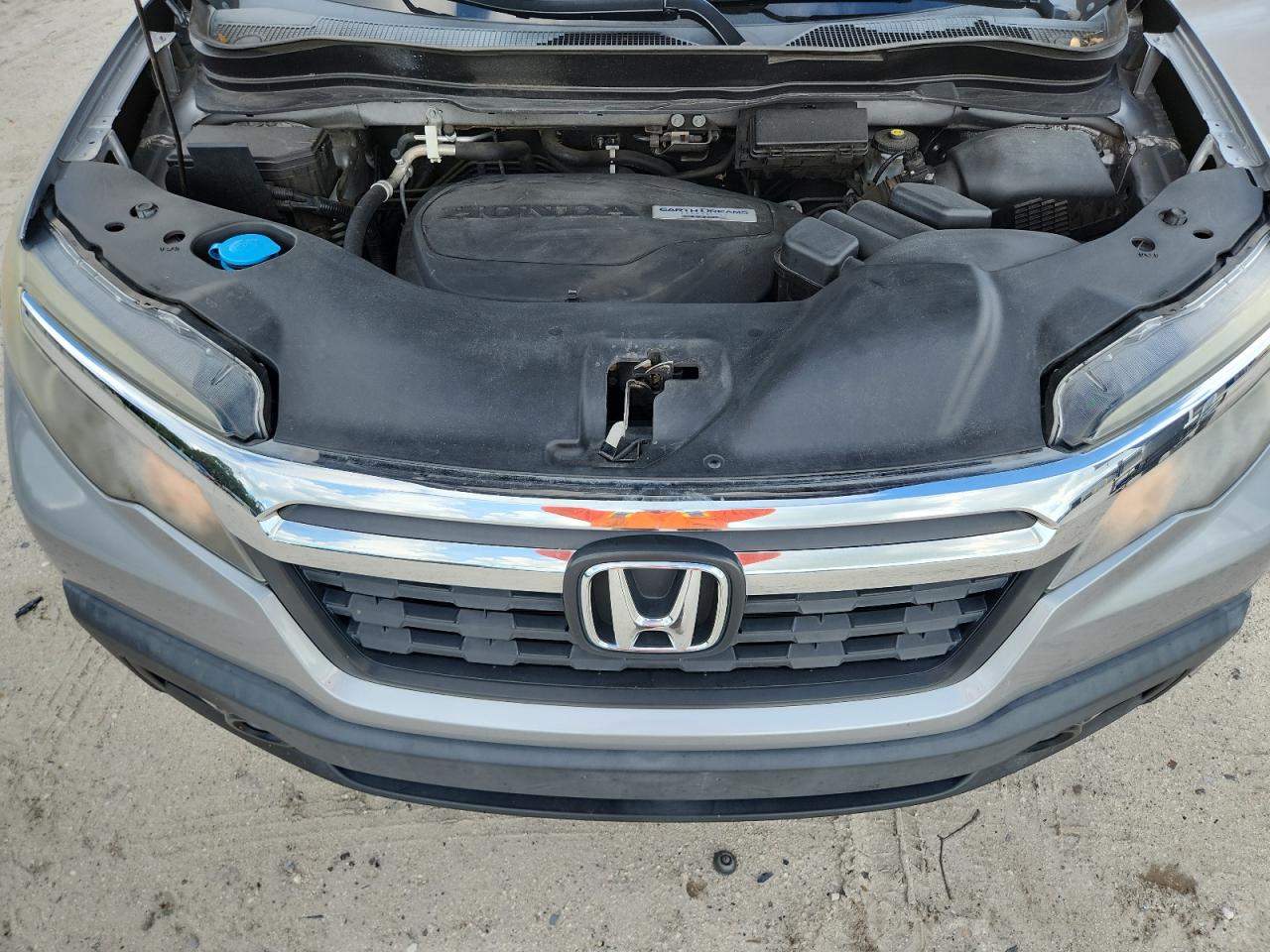 2018 Honda Ridgeline Rtl Silver vin: 5FPYK2F50JB001798