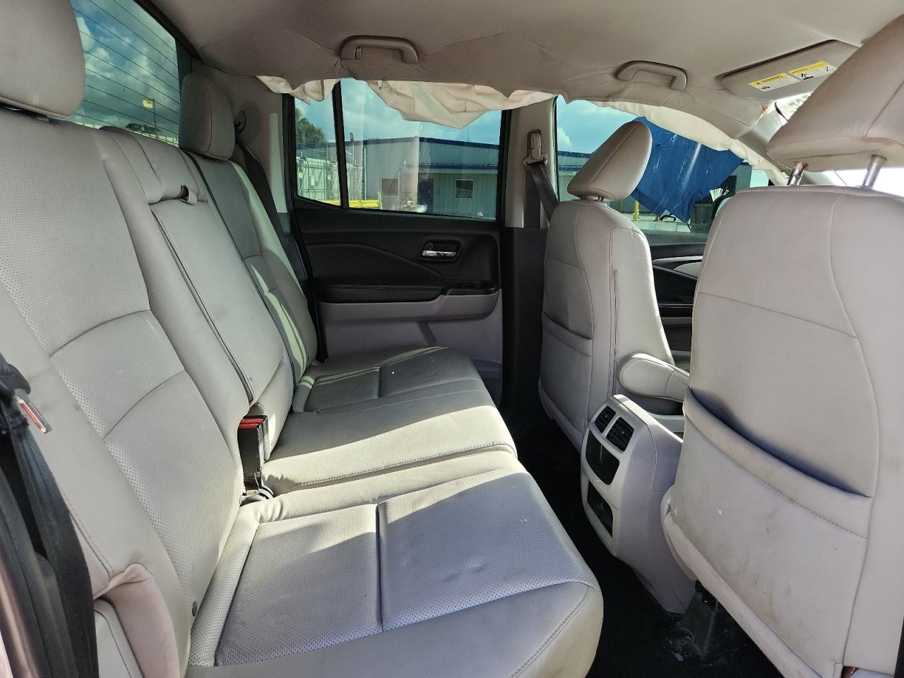 2018 Honda Ridgeline Rtl Silver vin: 5FPYK2F50JB001798