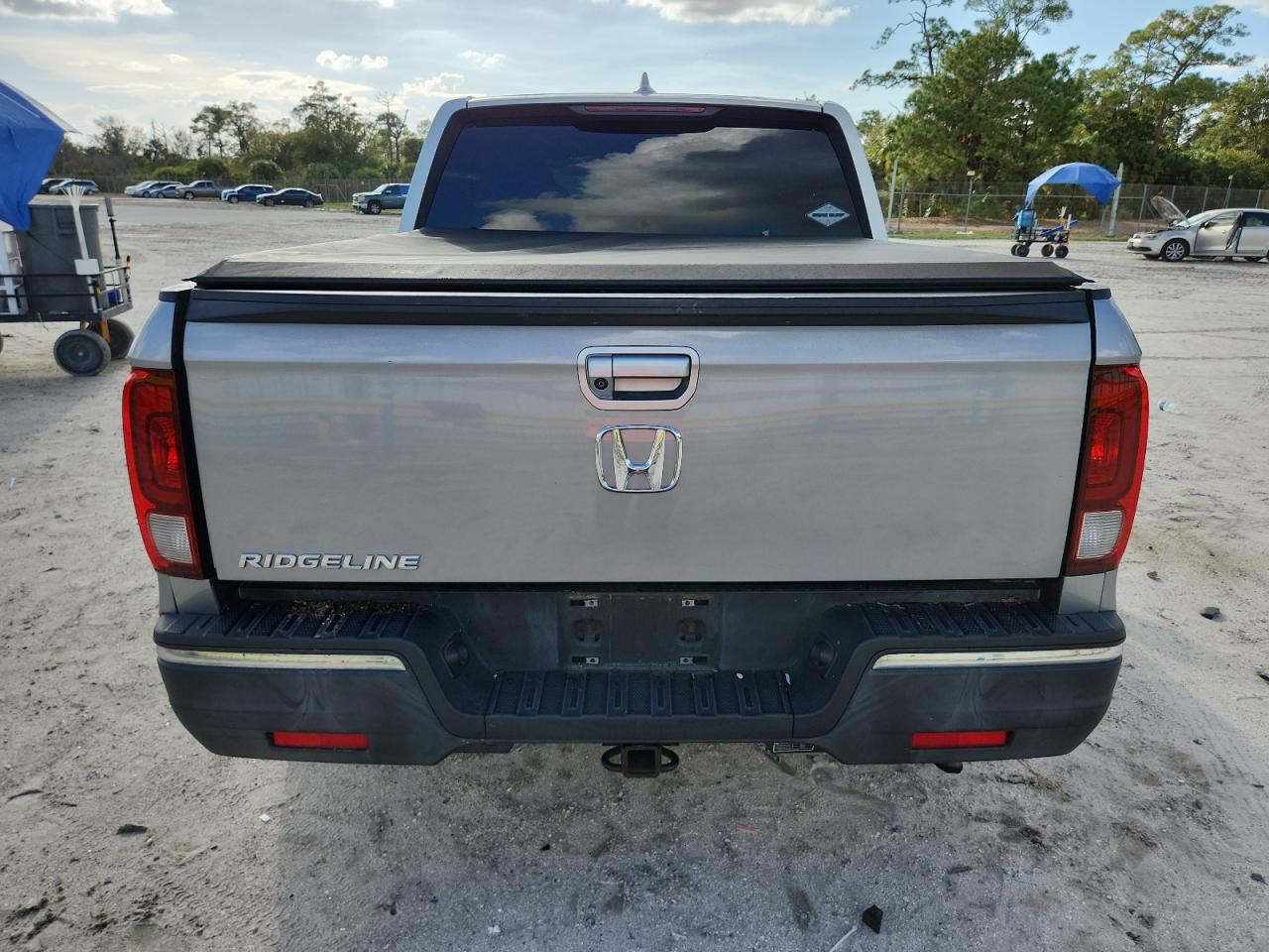 2018 Honda Ridgeline Rtl Silver vin: 5FPYK2F50JB001798