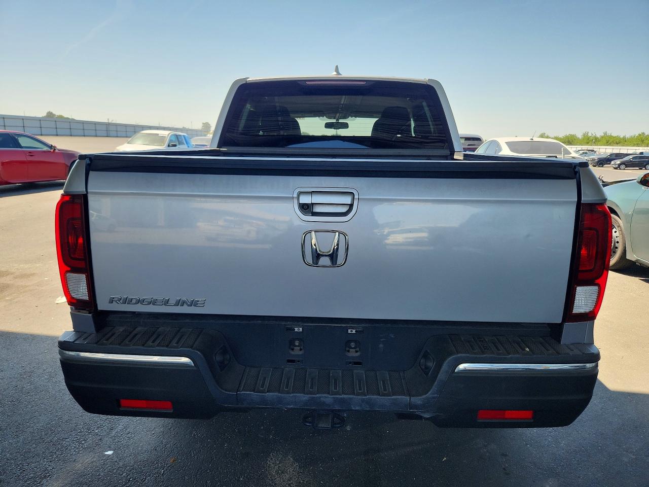 2017 Honda Ridgeline Rtl Silver vin: 5FPYK2F66HB010539