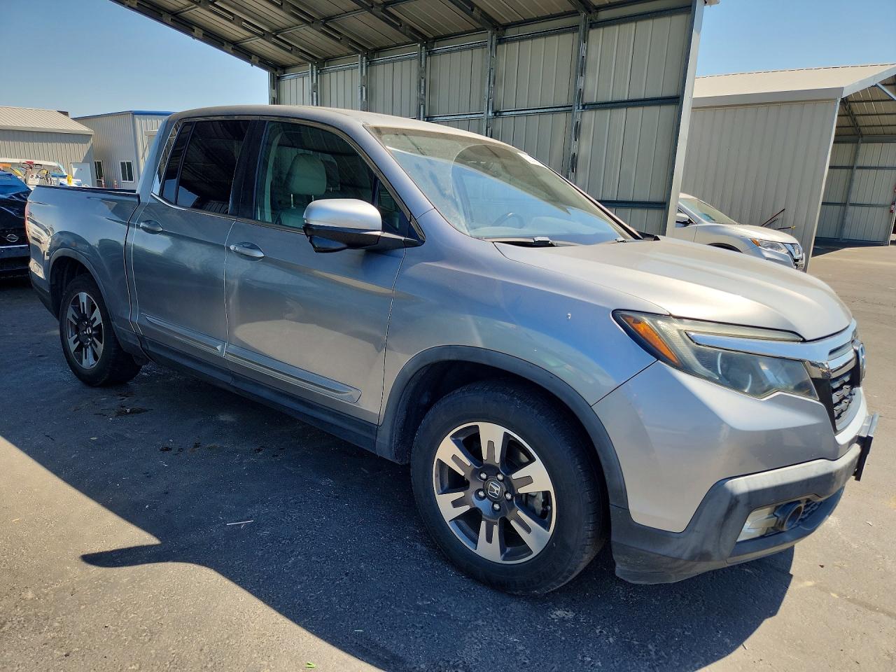 2017 Honda Ridgeline Rtl Silver vin: 5FPYK2F66HB010539