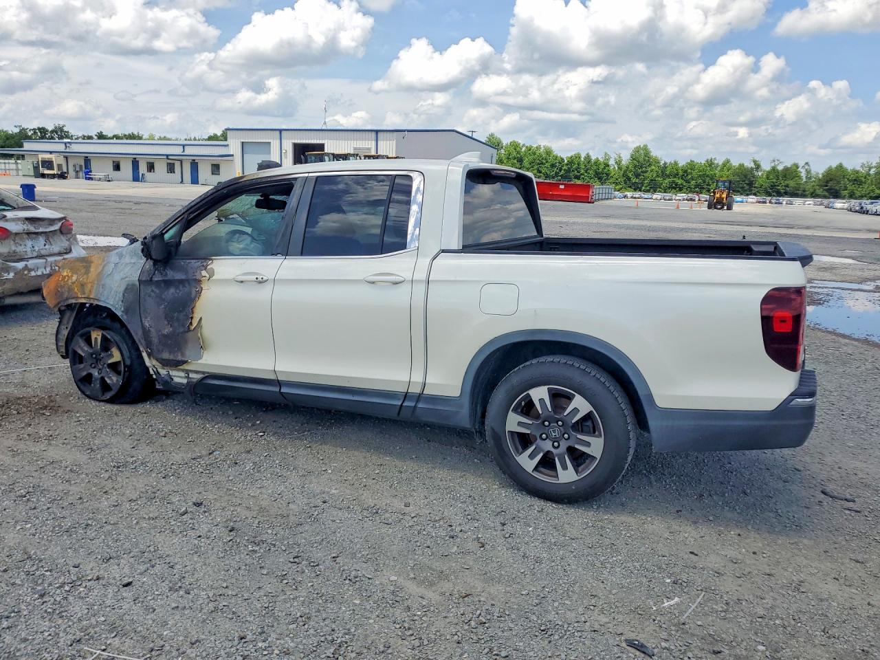 2017 Honda Ridgeline Rtl White vin: 5FPYK2F6XHB001391