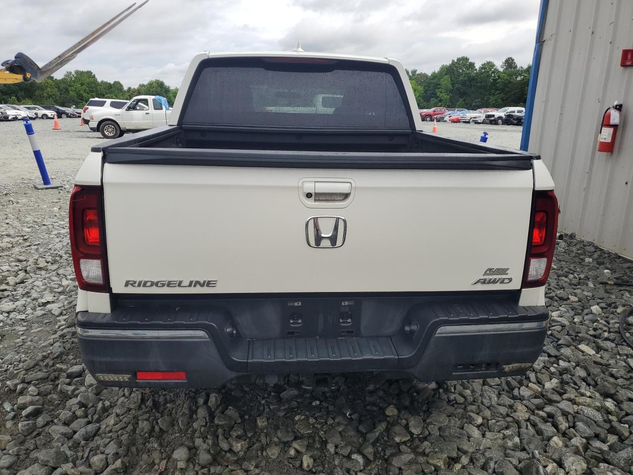 2019 Honda Ridgeline Sport White vin: 5FPYK3F12KB030644 Damage: Right Rear Marker Lamp, Missing, Replacement Required