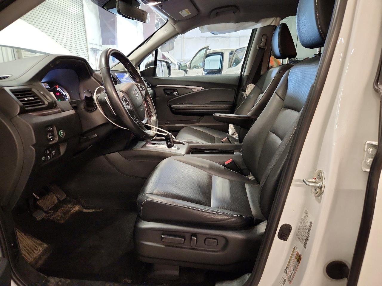 2023 Honda Ridgeline Rtl White vin: 5FPYK3F53PB057748