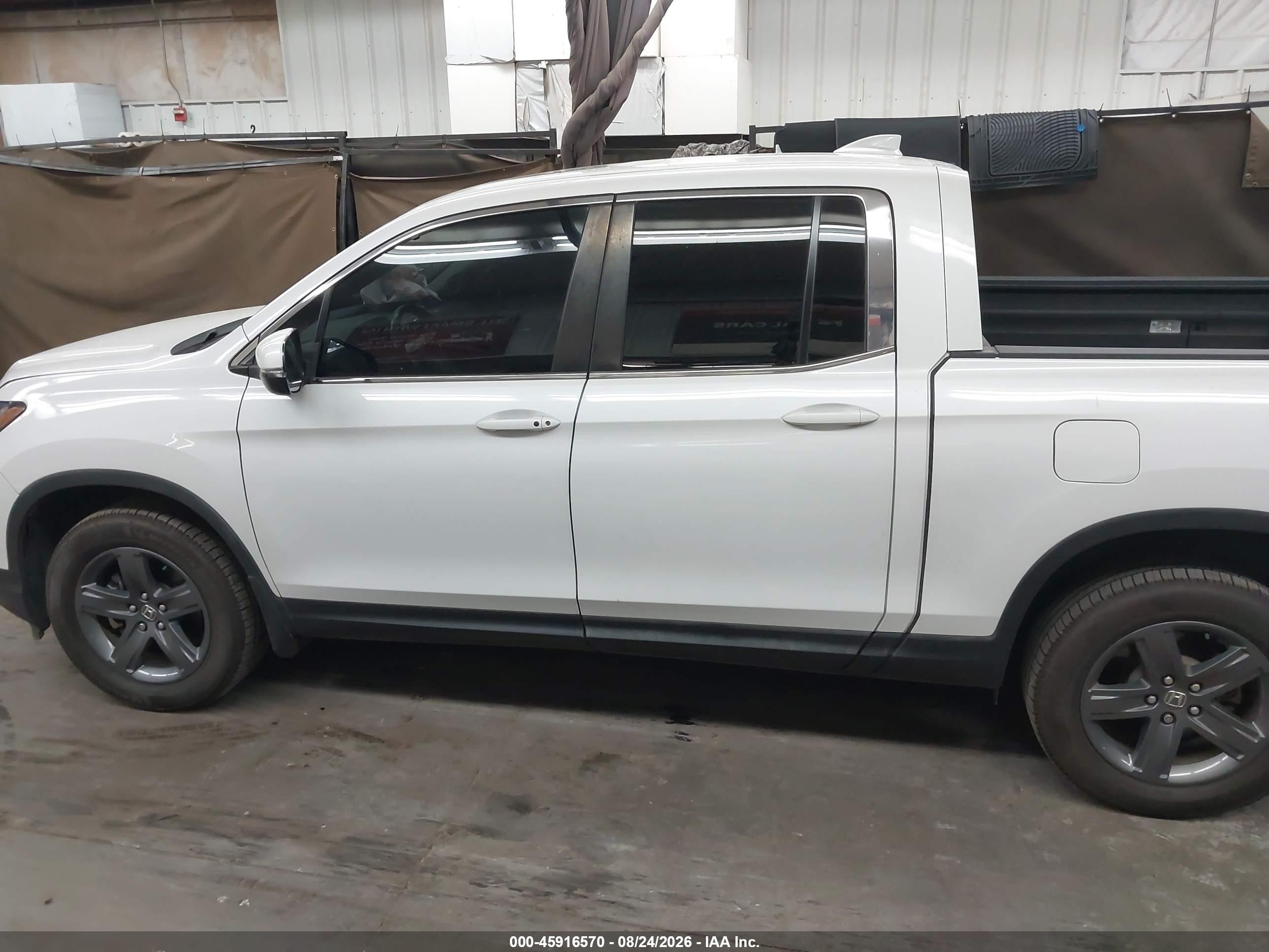 2023 Honda Ridgeline Rtl White vin: 5FPYK3F56PB018121