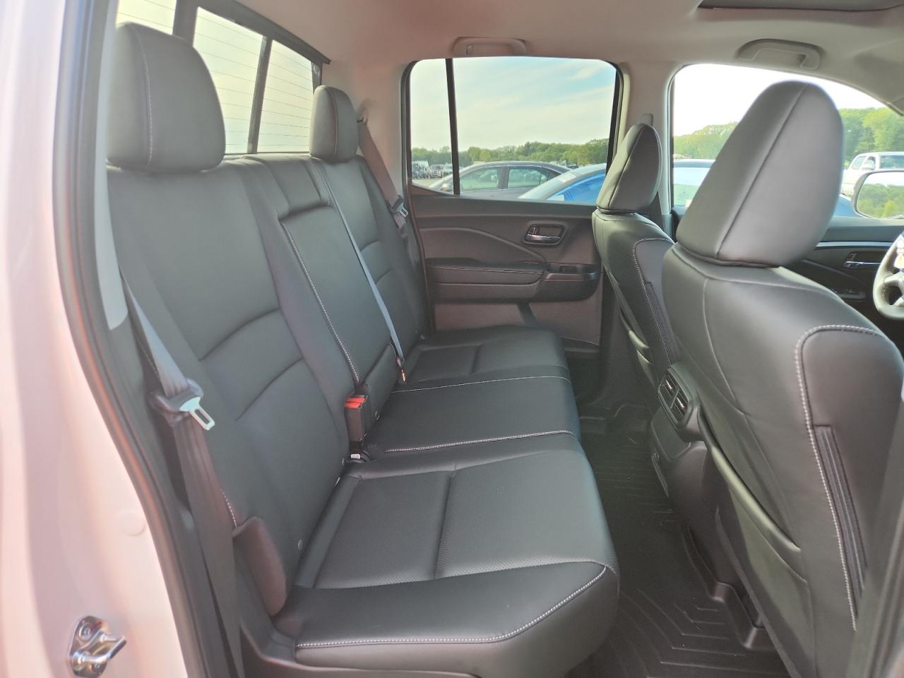 2025 Honda Ridgeline Rtl White vin: 5FPYK3F57SB032490