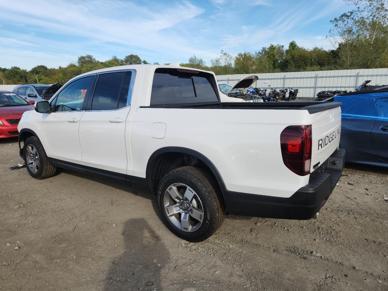 2025 Honda Ridgeline Rtl White vin: 5FPYK3F57SB032490