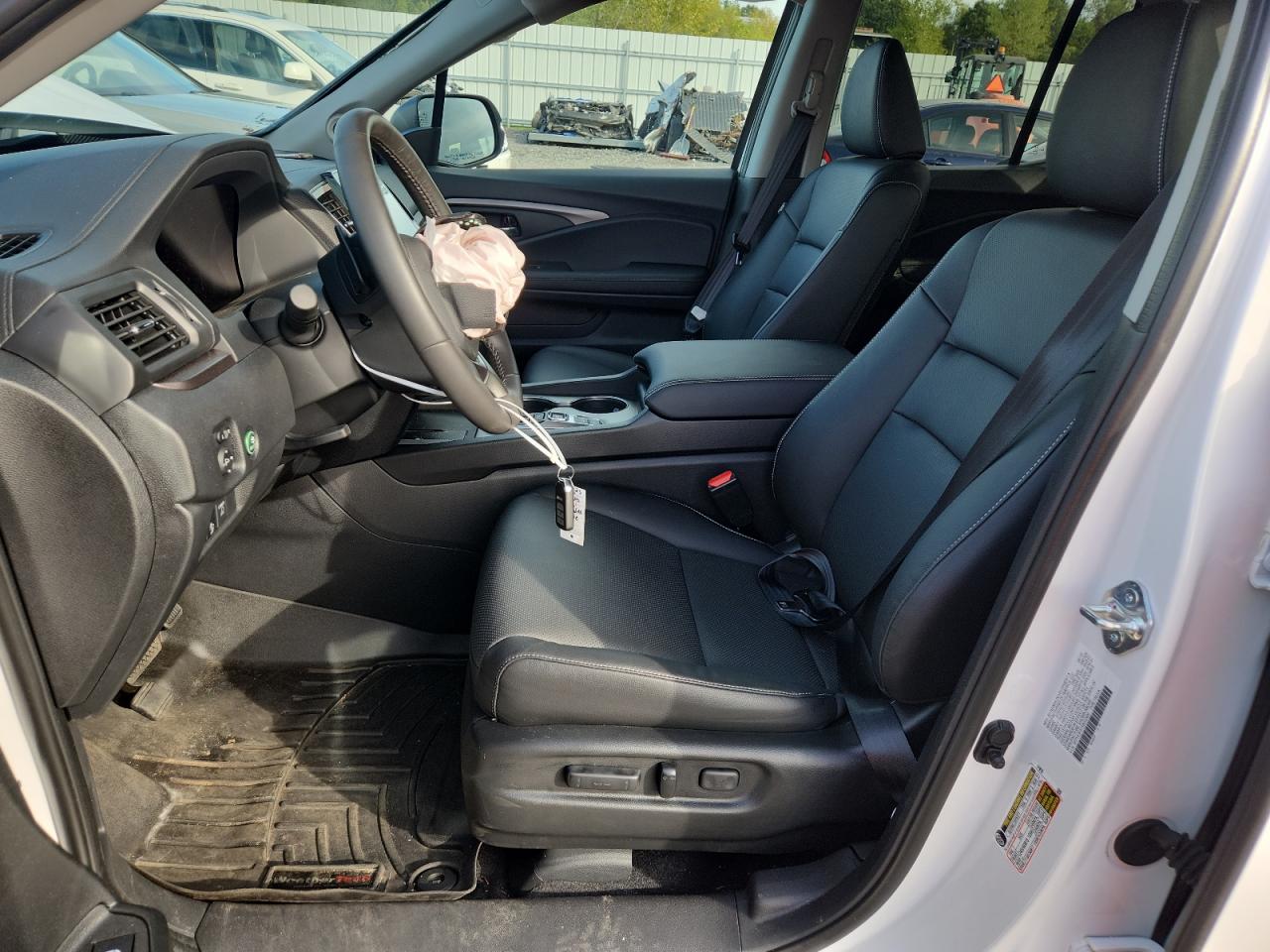 2025 Honda Ridgeline Rtl White vin: 5FPYK3F57SB032490
