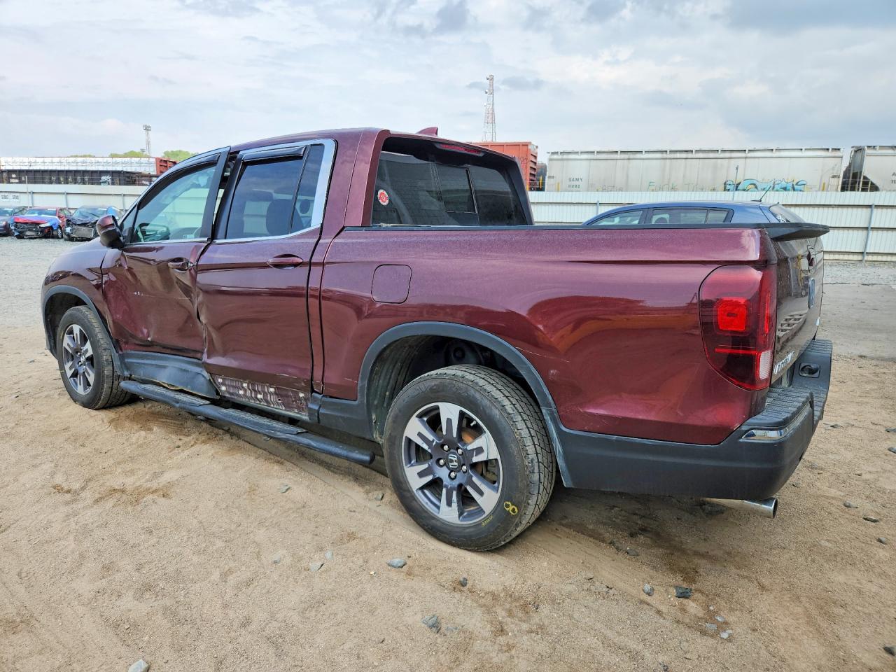 2019 Honda Ridgeline Rtl Burgundy vin: 5FPYK3F64KB018930