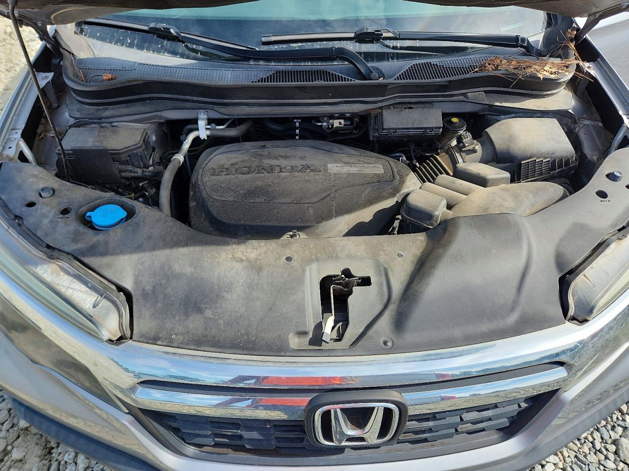 2019 Honda Ridgeline Rtl Silver vin: 5FPYK3F64KB025652
