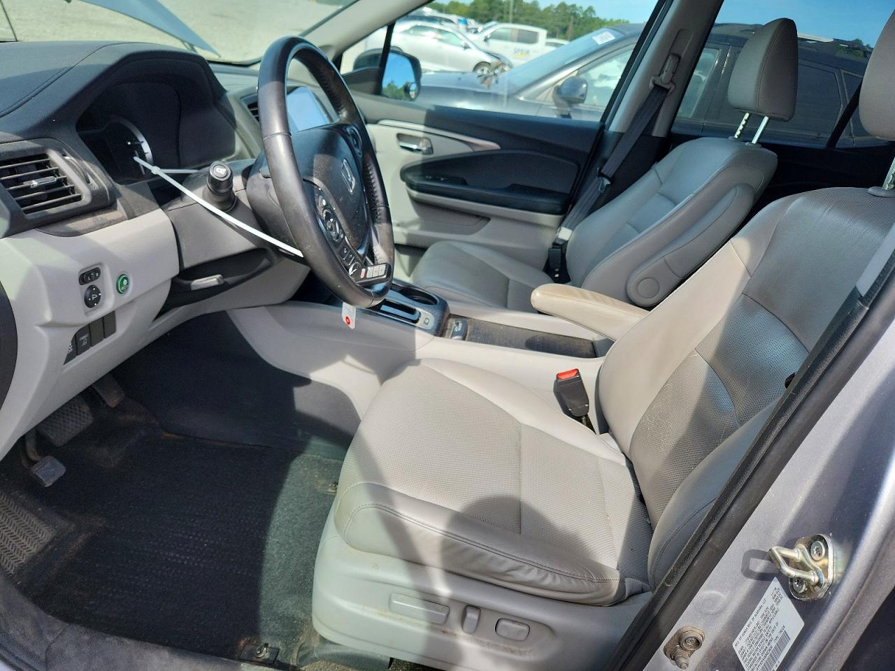 2019 Honda Ridgeline Rtl Silver vin: 5FPYK3F64KB025652