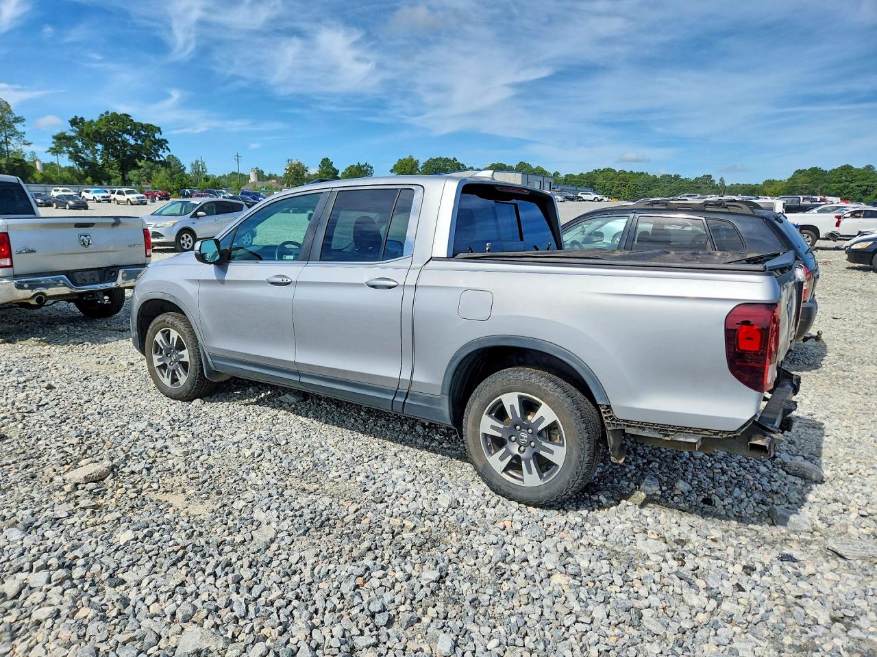 2019 Honda Ridgeline Rtl Silver vin: 5FPYK3F64KB025652