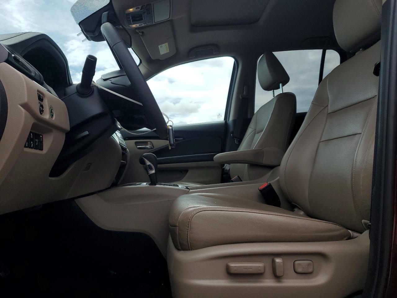 2019 Honda Ridgeline Rtl Maroon vin: 5FPYK3F72KB012410