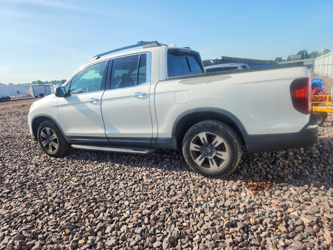 2017 Honda Ridgeline Rtl White vin: 5FPYK3F74HB024468