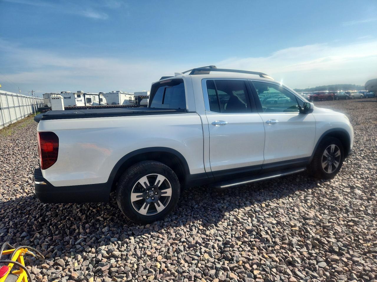 2017 Honda Ridgeline Rtl White vin: 5FPYK3F74HB024468