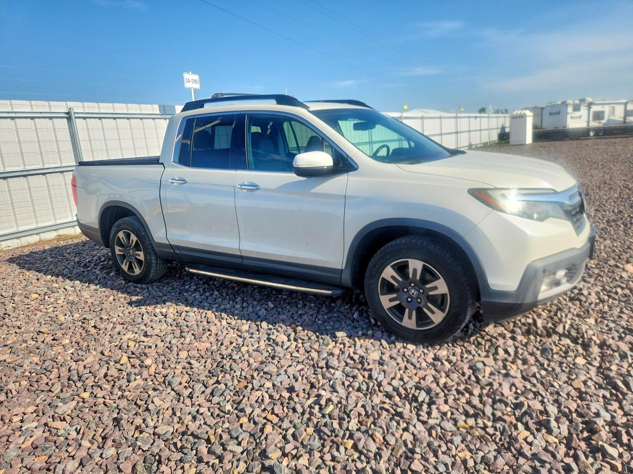 2017 Honda Ridgeline Rtl White vin: 5FPYK3F74HB024468