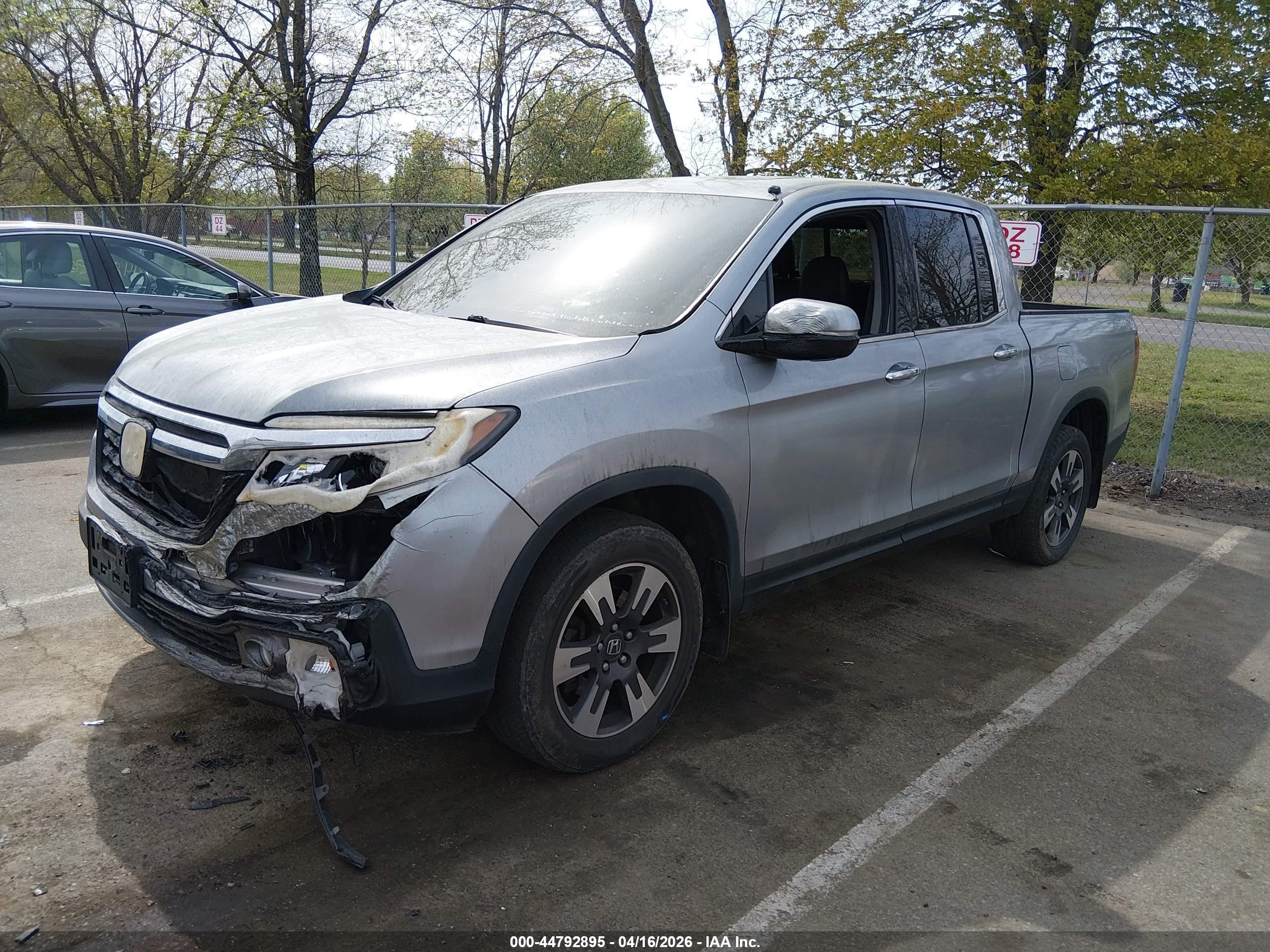 2018 Honda Ridgeline Rtl-e Silver vin: 5FPYK3F76JB007709