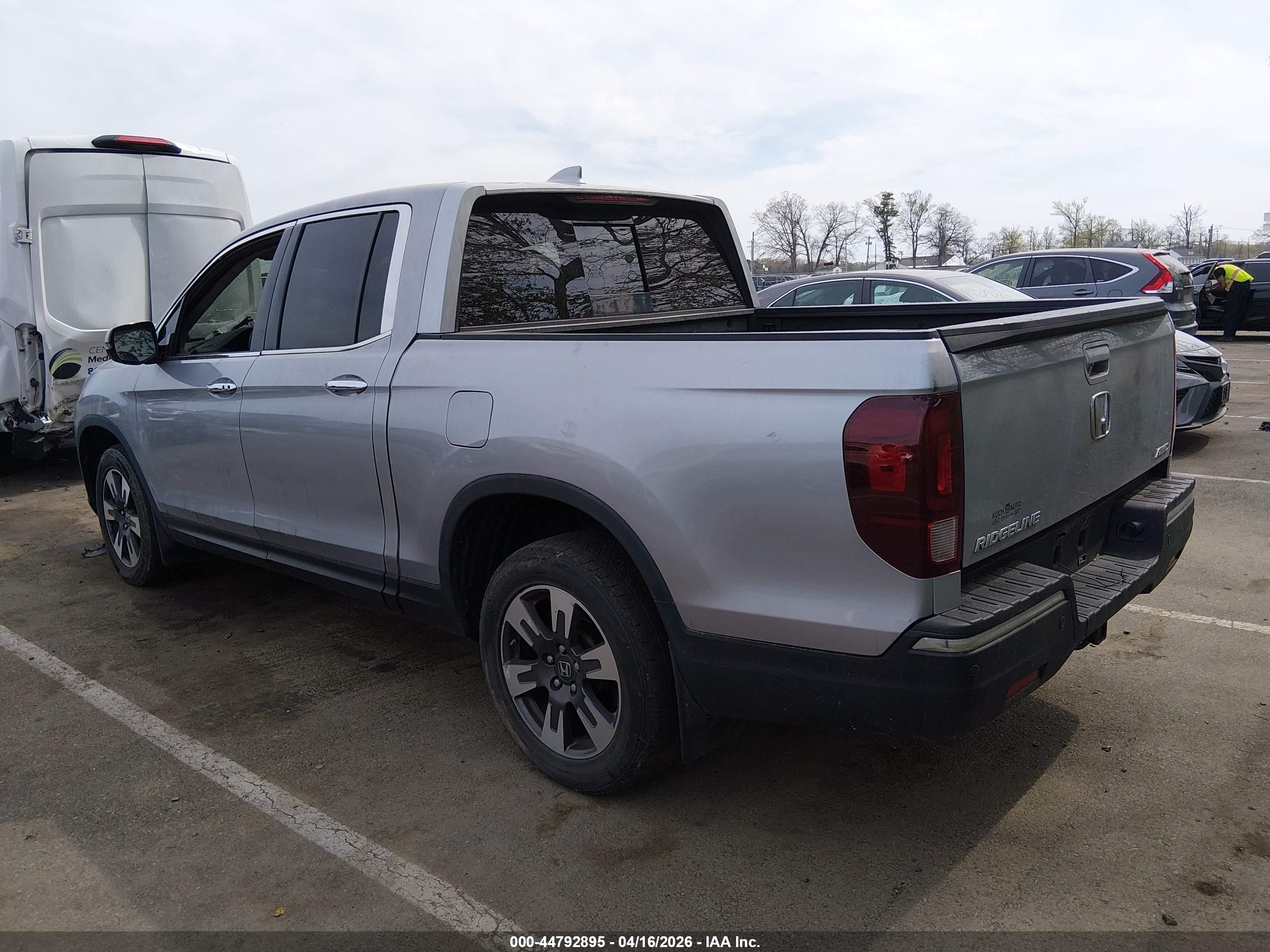 2018 Honda Ridgeline Rtl-e Silver vin: 5FPYK3F76JB007709