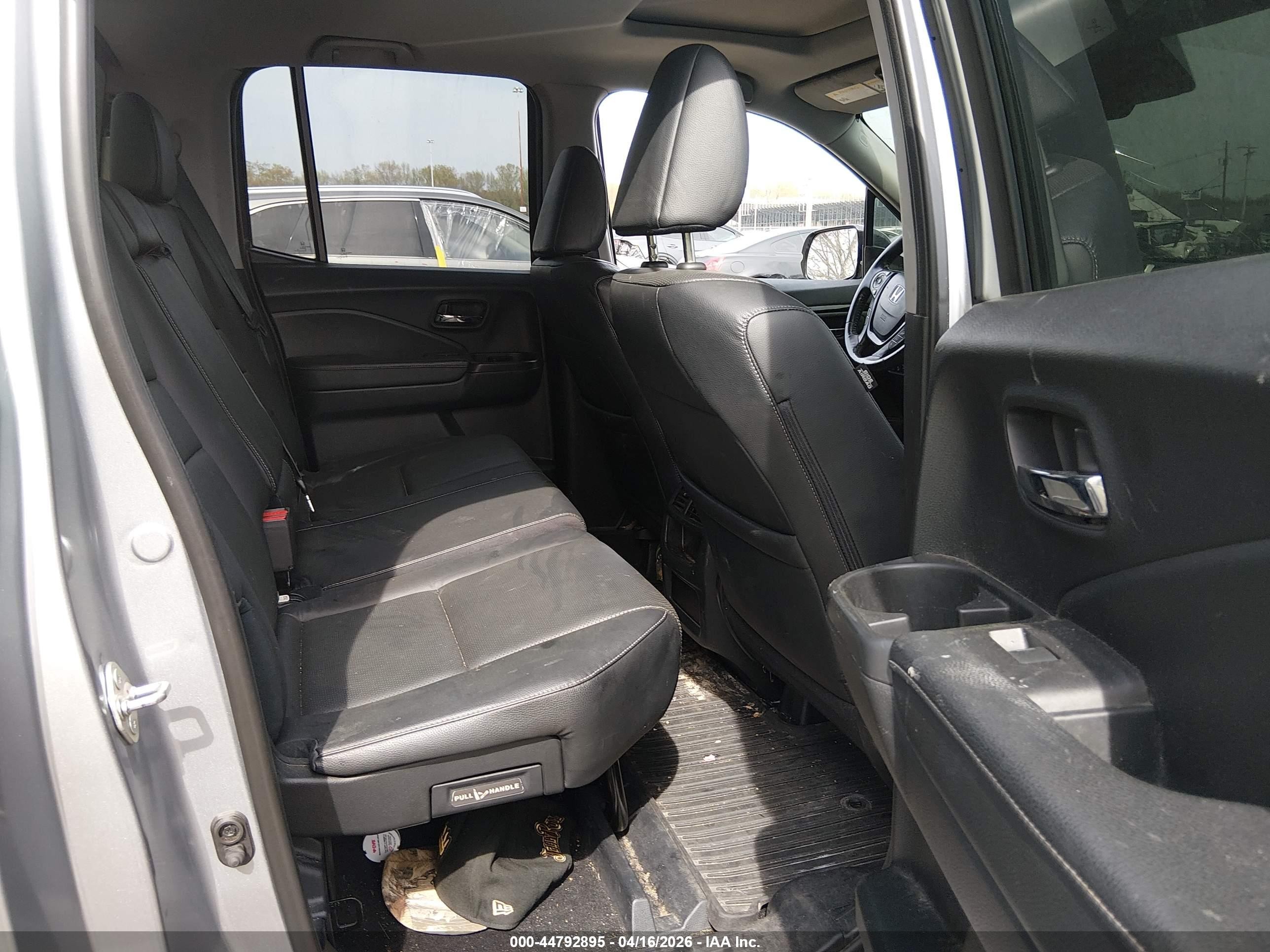 2018 Honda Ridgeline Rtl-e Silver vin: 5FPYK3F76JB007709