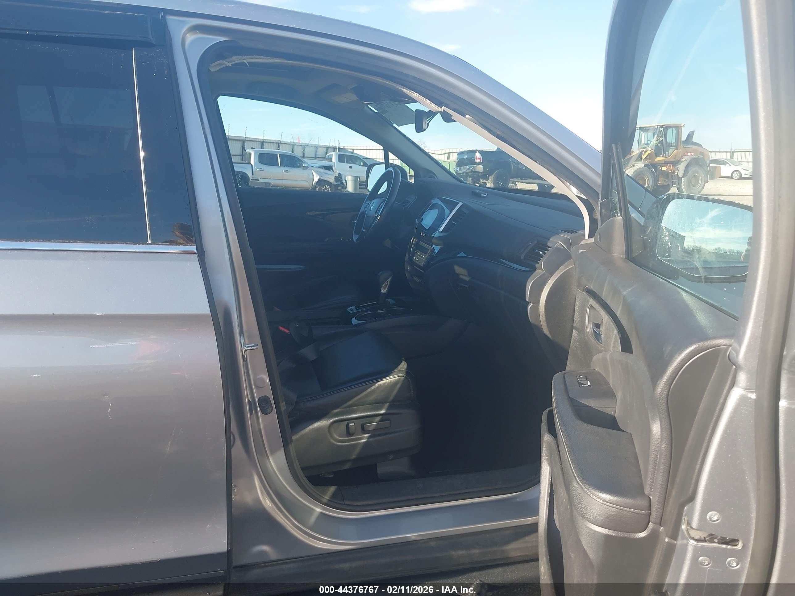 2019 Honda Ridgeline Rtl-e Серебряный vin: 5FPYK3F76KB016833