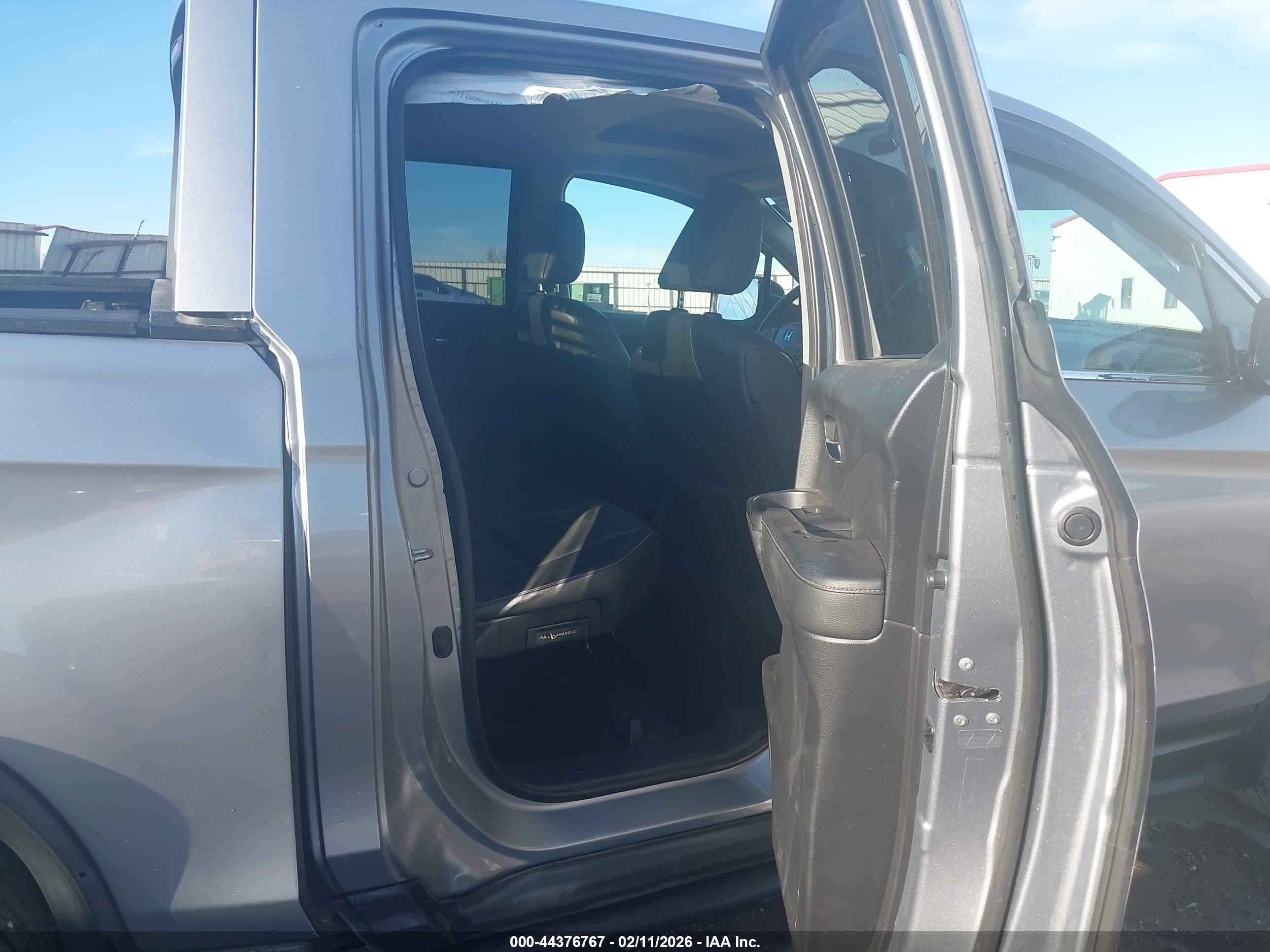 2019 Honda Ridgeline Rtl-e Серебряный vin: 5FPYK3F76KB016833