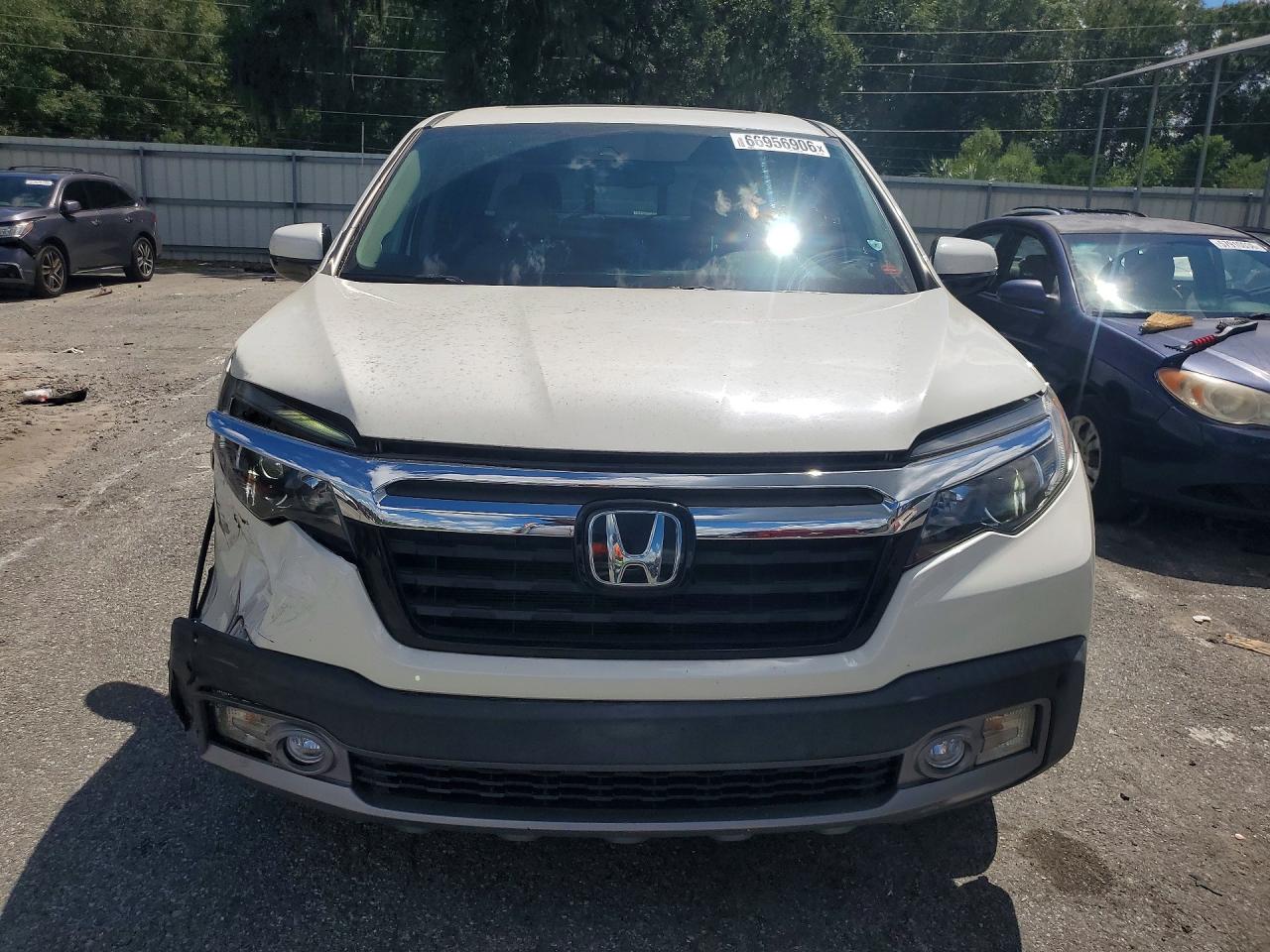 2019 Honda Ridgeline Rtl White vin: 5FPYK3F78KB005669
