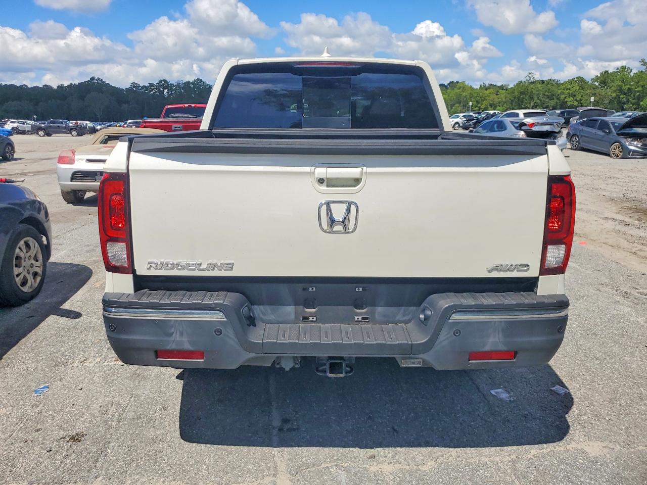 2019 Honda Ridgeline Rtl White vin: 5FPYK3F78KB005669