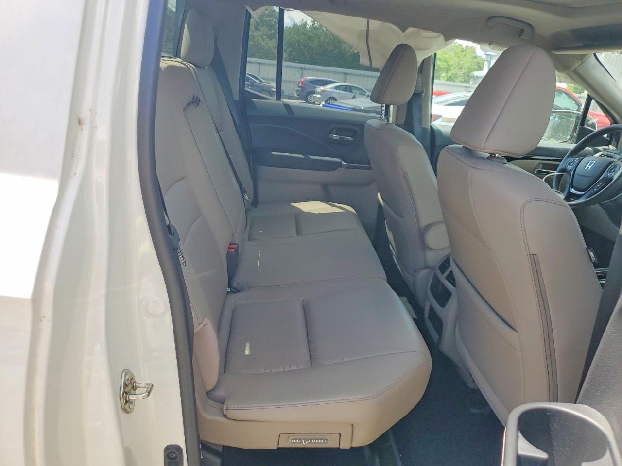 2019 Honda Ridgeline Rtl White vin: 5FPYK3F78KB005669