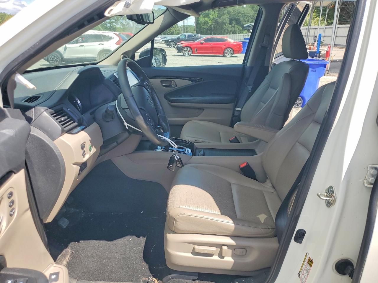 2019 Honda Ridgeline Rtl White vin: 5FPYK3F78KB005669