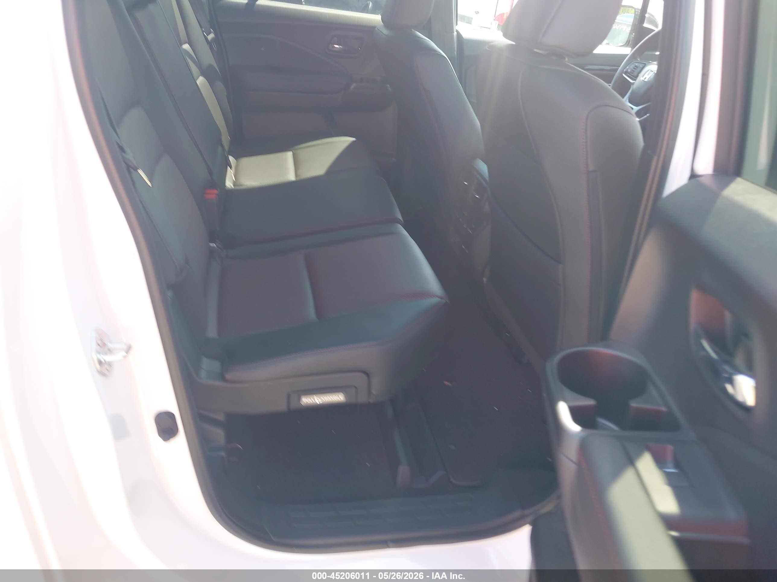 2024 Honda Ridgeline Black Edition White vin: 5FPYK3F84RB001363