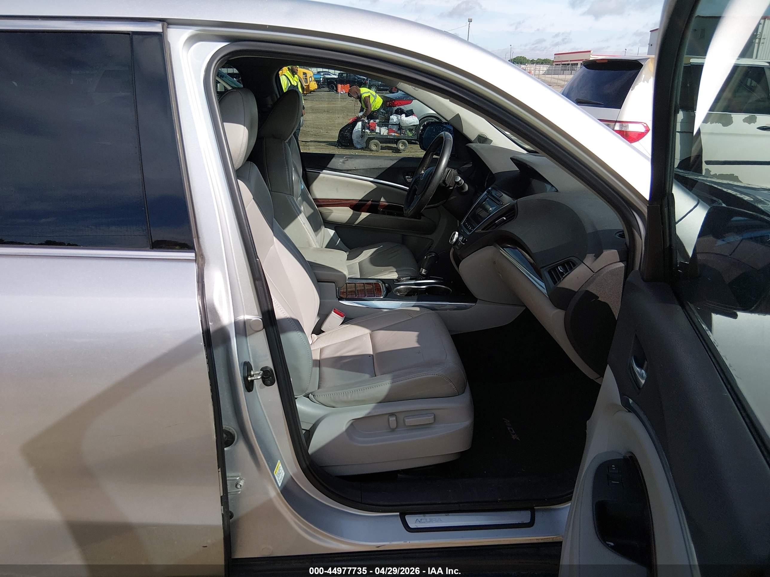 2014 Acura Mdx   Silver vin: 5FRYD3H24EB015509
